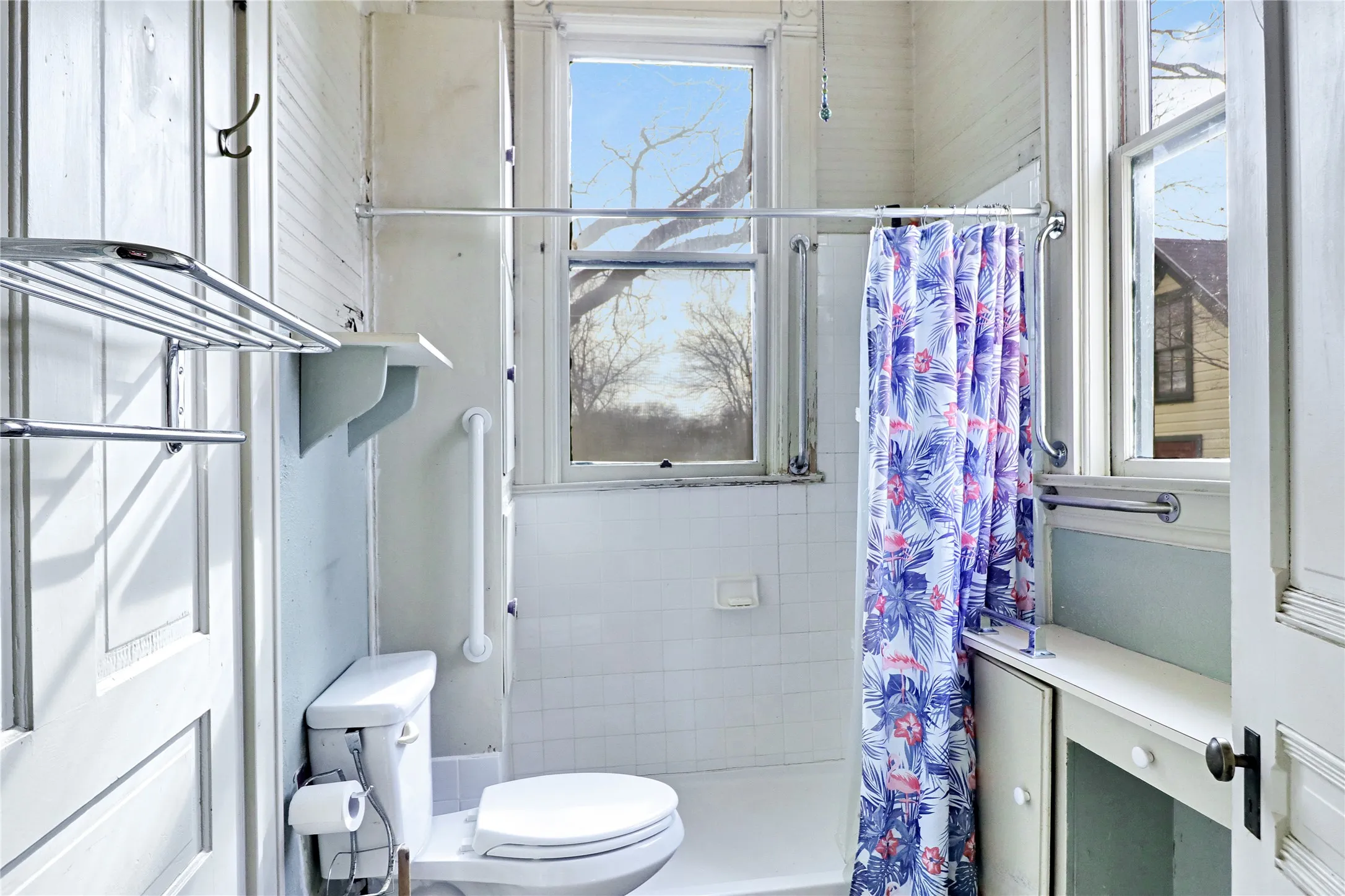 Single Family Residence For Sale in Hill County , 200 S Colorado Street, Whitney, Texas 76692, 6 Bedroom, 2 Bathroom, 2 Garage spaces, 3,284 Sqft, built in 1900, mls#21149295, Real Estate Agent in Whitney, Homes For Sale in Hill county, Homes For Sale in Whitney, Realtor in Whitney Texas, Real Estate Brokerage Independent Realty Texas, Luminita Cordes Realtor