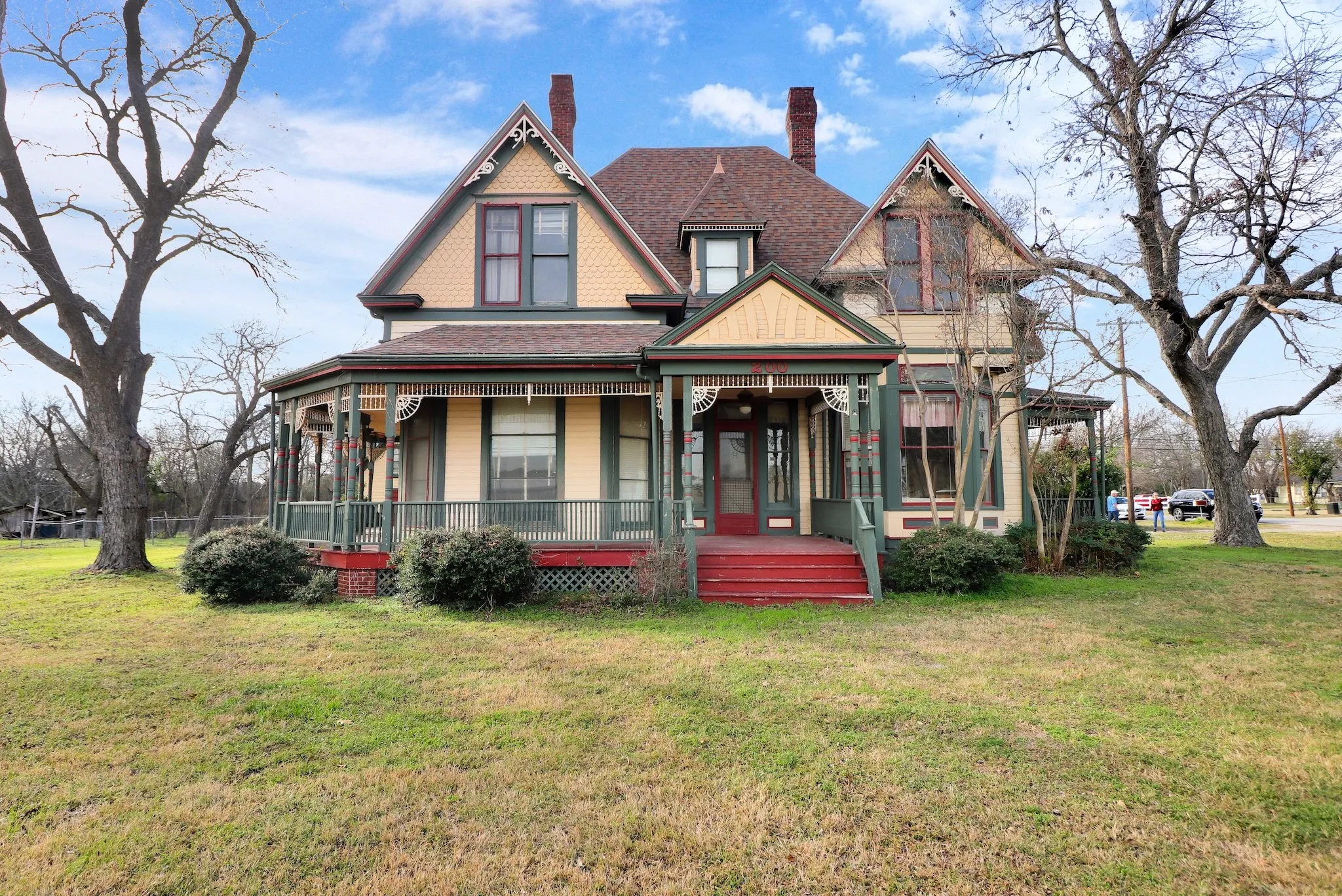 Single Family Residence For Sale in Hill County , 200 S Colorado Street, Whitney, Texas 76692, 6 Bedroom, 2 Bathroom, 2 Garage spaces, 3,284 Sqft, built in 1900, mls#21149295, Real Estate Agent in Whitney, Homes For Sale in Hill county, Homes For Sale in Whitney, Realtor in Whitney Texas, Real Estate Brokerage Independent Realty Texas, Luminita Cordes Realtor