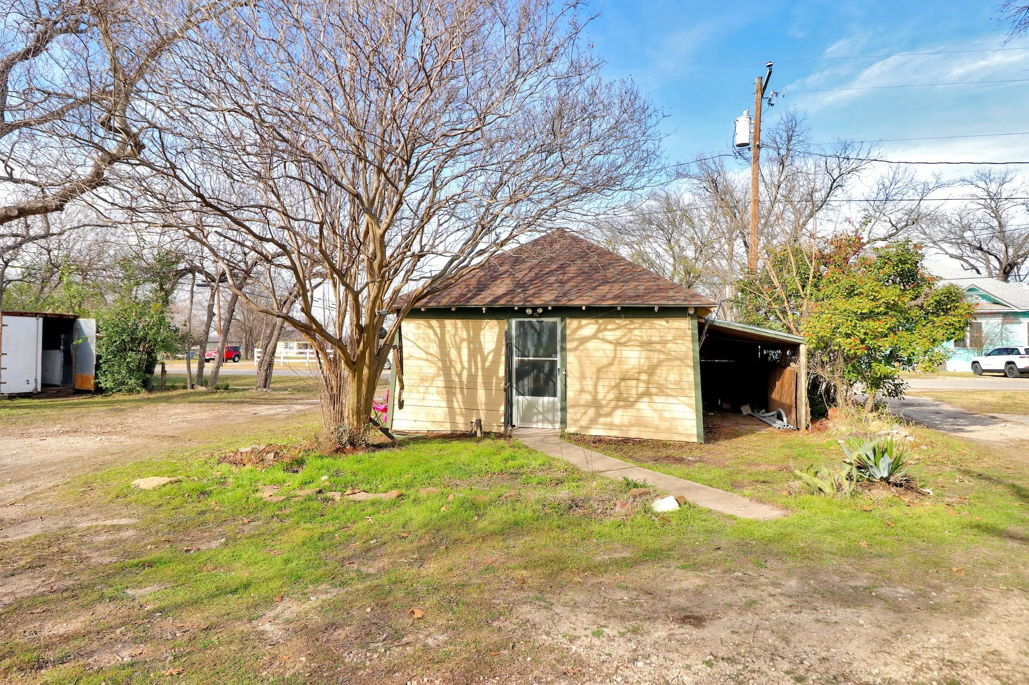 Single Family Residence For Sale in Hill County , 200 S Colorado Street, Whitney, Texas 76692, 6 Bedroom, 2 Bathroom, 2 Garage spaces, 3,284 Sqft, built in 1900, mls#21149295, Real Estate Agent in Whitney, Homes For Sale in Hill county, Homes For Sale in Whitney, Realtor in Whitney Texas, Real Estate Brokerage Independent Realty Texas, Luminita Cordes Realtor