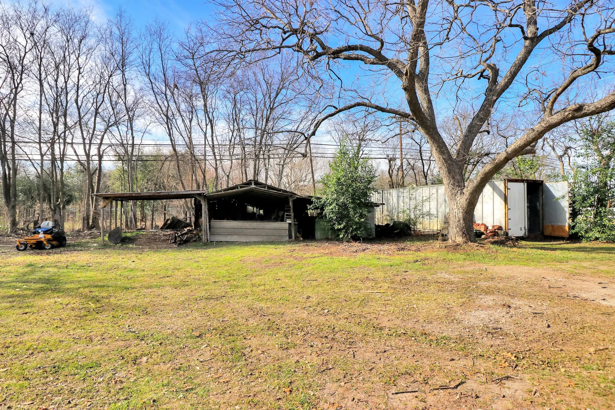 Single Family Residence For Sale in Hill County , 200 S Colorado Street, Whitney, Texas 76692, 6 Bedroom, 2 Bathroom, 2 Garage spaces, 3,284 Sqft, built in 1900, mls#21149295, Real Estate Agent in Whitney, Homes For Sale in Hill county, Homes For Sale in Whitney, Realtor in Whitney Texas, Real Estate Brokerage Independent Realty Texas, Luminita Cordes Realtor