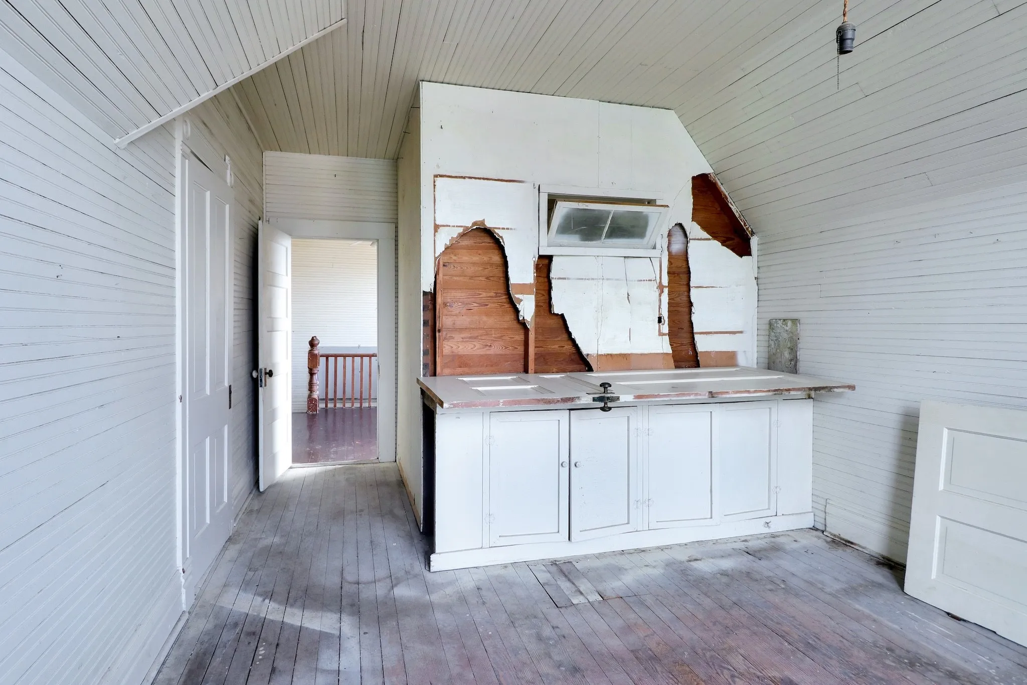 Single Family Residence For Sale in Hill County , 200 S Colorado Street, Whitney, Texas 76692, 6 Bedroom, 2 Bathroom, 2 Garage spaces, 3,284 Sqft, built in 1900, mls#21149295, Real Estate Agent in Whitney, Homes For Sale in Hill county, Homes For Sale in Whitney, Realtor in Whitney Texas, Real Estate Brokerage Independent Realty Texas, Luminita Cordes Realtor