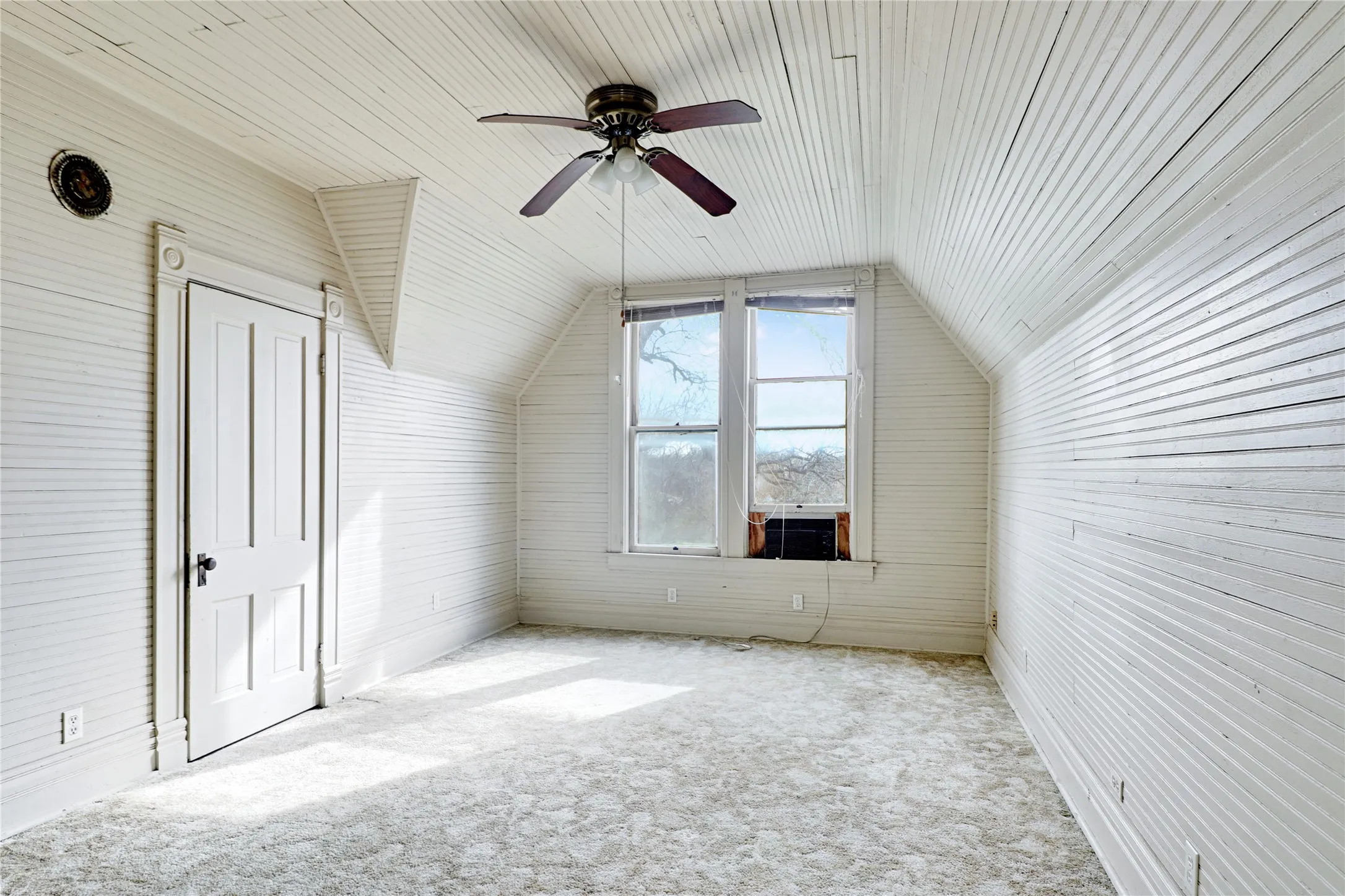 Single Family Residence For Sale in Hill County , 200 S Colorado Street, Whitney, Texas 76692, 6 Bedroom, 2 Bathroom, 2 Garage spaces, 3,284 Sqft, built in 1900, mls#21149295, Real Estate Agent in Whitney, Homes For Sale in Hill county, Homes For Sale in Whitney, Realtor in Whitney Texas, Real Estate Brokerage Independent Realty Texas, Luminita Cordes Realtor