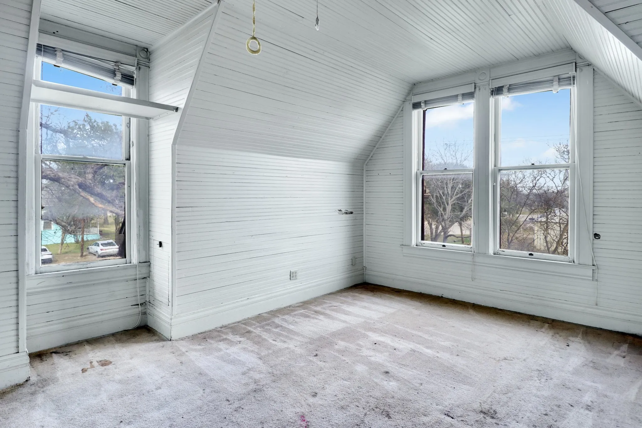 Single Family Residence For Sale in Hill County , 200 S Colorado Street, Whitney, Texas 76692, 6 Bedroom, 2 Bathroom, 2 Garage spaces, 3,284 Sqft, built in 1900, mls#21149295, Real Estate Agent in Whitney, Homes For Sale in Hill county, Homes For Sale in Whitney, Realtor in Whitney Texas, Real Estate Brokerage Independent Realty Texas, Luminita Cordes Realtor