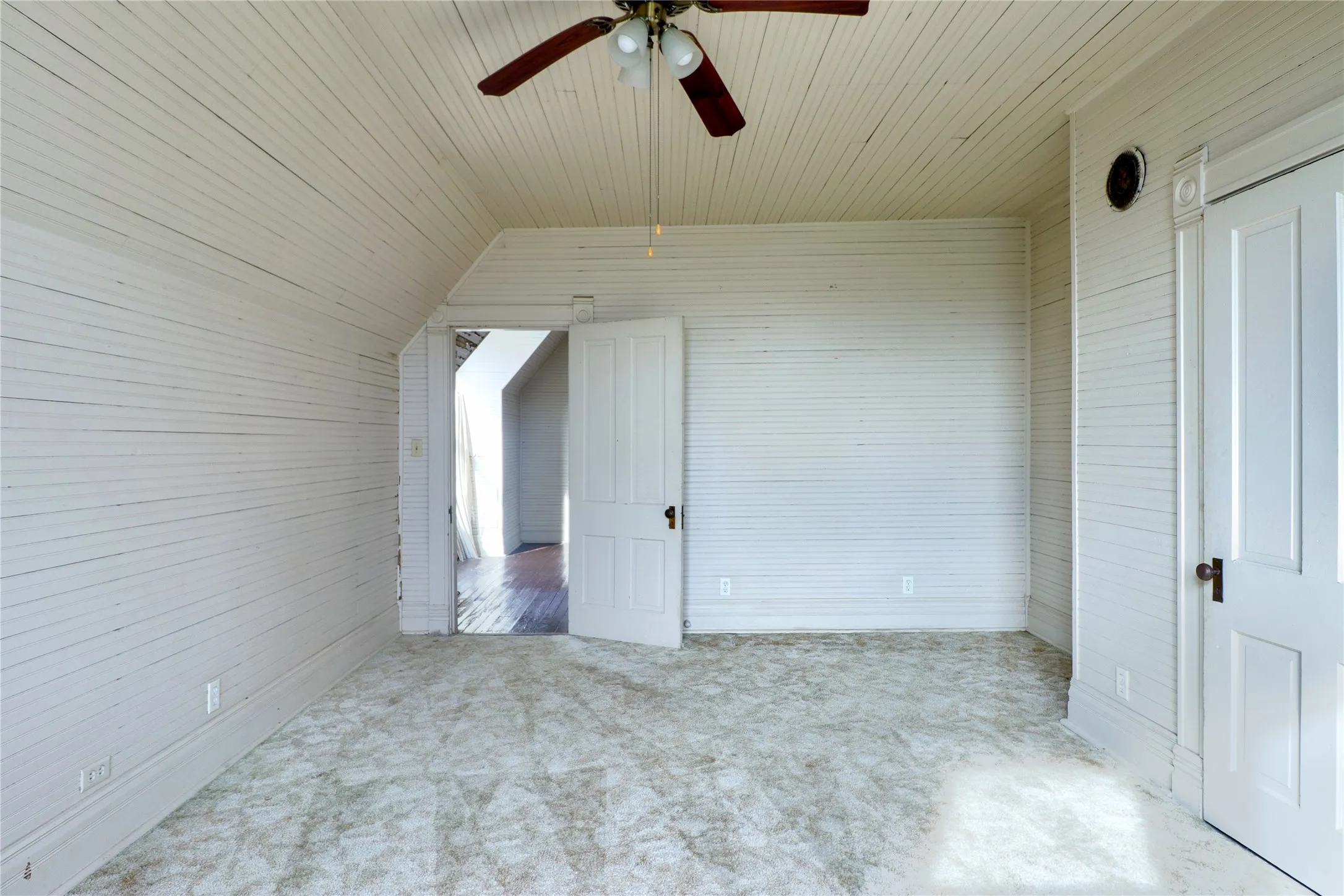 Single Family Residence For Sale in Hill County , 200 S Colorado Street, Whitney, Texas 76692, 6 Bedroom, 2 Bathroom, 2 Garage spaces, 3,284 Sqft, built in 1900, mls#21149295, Real Estate Agent in Whitney, Homes For Sale in Hill county, Homes For Sale in Whitney, Realtor in Whitney Texas, Real Estate Brokerage Independent Realty Texas, Luminita Cordes Realtor