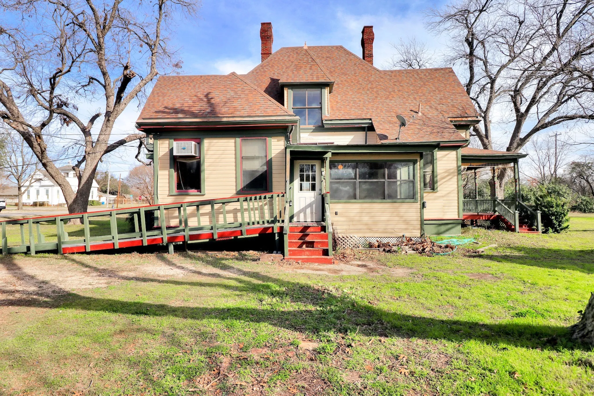 Single Family Residence For Sale in Hill County , 200 S Colorado Street, Whitney, Texas 76692, 6 Bedroom, 2 Bathroom, 2 Garage spaces, 3,284 Sqft, built in 1900, mls#21149295, Real Estate Agent in Whitney, Homes For Sale in Hill county, Homes For Sale in Whitney, Realtor in Whitney Texas, Real Estate Brokerage Independent Realty Texas, Luminita Cordes Realtor