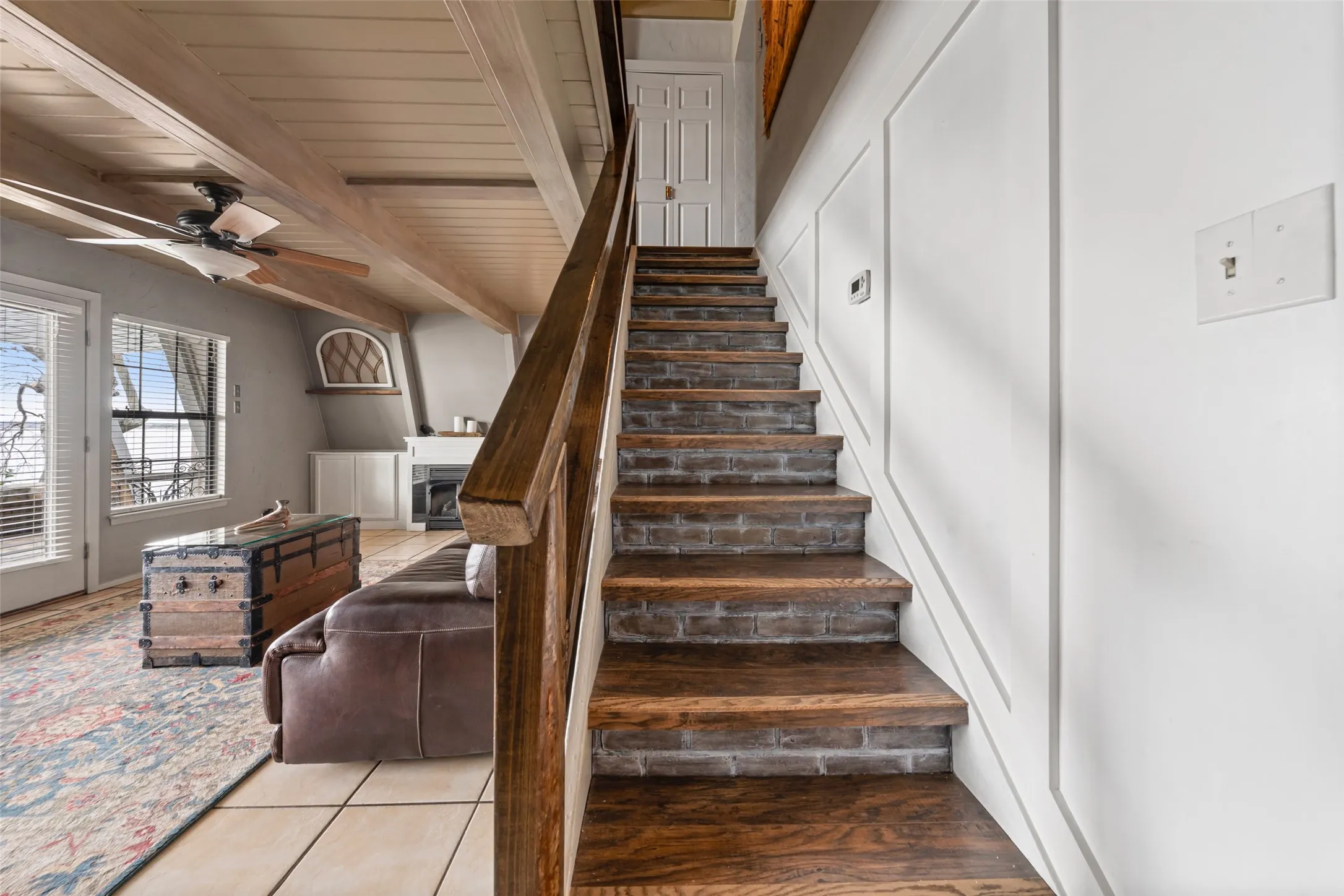 Single Family Residence For Sale in Hill County , 107 Private Road 132, Whitney, Texas 76692, 3 Bedroom, 2 Bathroom, 2 Garage spaces, 1,829 Sqft, built in 1979, mls#21146994, Real Estate Agent in Whitney, Homes For Sale in Hill county, Homes For Sale in Whitney, Realtor in Whitney Texas, Real Estate Brokerage Independent Realty Texas, Luminita Cordes Realtor
