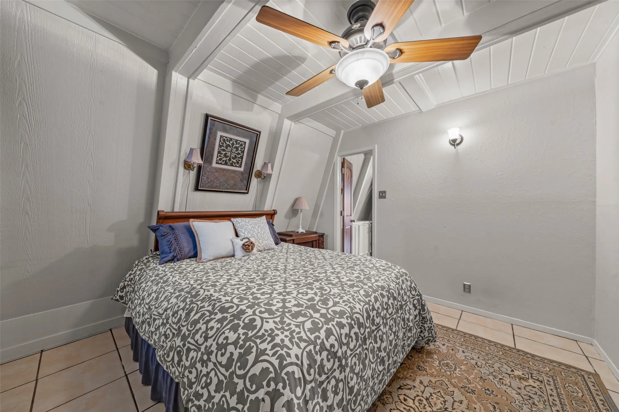 Single Family Residence For Sale in Hill County , 107 Private Road 132, Whitney, Texas 76692, 3 Bedroom, 2 Bathroom, 2 Garage spaces, 1,829 Sqft, built in 1979, mls#21146994, Real Estate Agent in Whitney, Homes For Sale in Hill county, Homes For Sale in Whitney, Realtor in Whitney Texas, Real Estate Brokerage Independent Realty Texas, Luminita Cordes Realtor