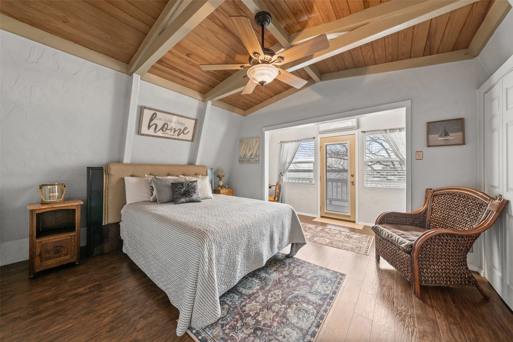 Single Family Residence For Sale in Hill County , 107 Private Road 132, Whitney, Texas 76692, 3 Bedroom, 2 Bathroom, 2 Garage spaces, 1,829 Sqft, built in 1979, mls#21146994, Real Estate Agent in Whitney, Homes For Sale in Hill county, Homes For Sale in Whitney, Realtor in Whitney Texas, Real Estate Brokerage Independent Realty Texas, Luminita Cordes Realtor