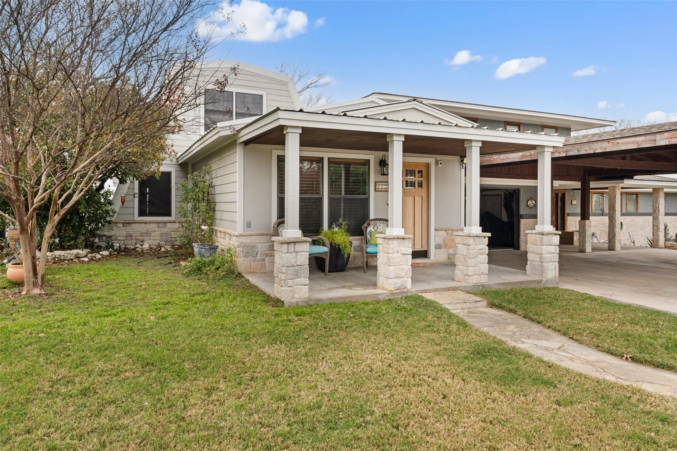 Single Family Residence For Sale in Hill County , 107 Private Road 132, Whitney, Texas 76692, 3 Bedroom, 2 Bathroom, 2 Garage spaces, 1,829 Sqft, built in 1979, mls#21146994, Real Estate Agent in Whitney, Homes For Sale in Hill county, Homes For Sale in Whitney, Realtor in Whitney Texas, Real Estate Brokerage Independent Realty Texas, Luminita Cordes Realtor