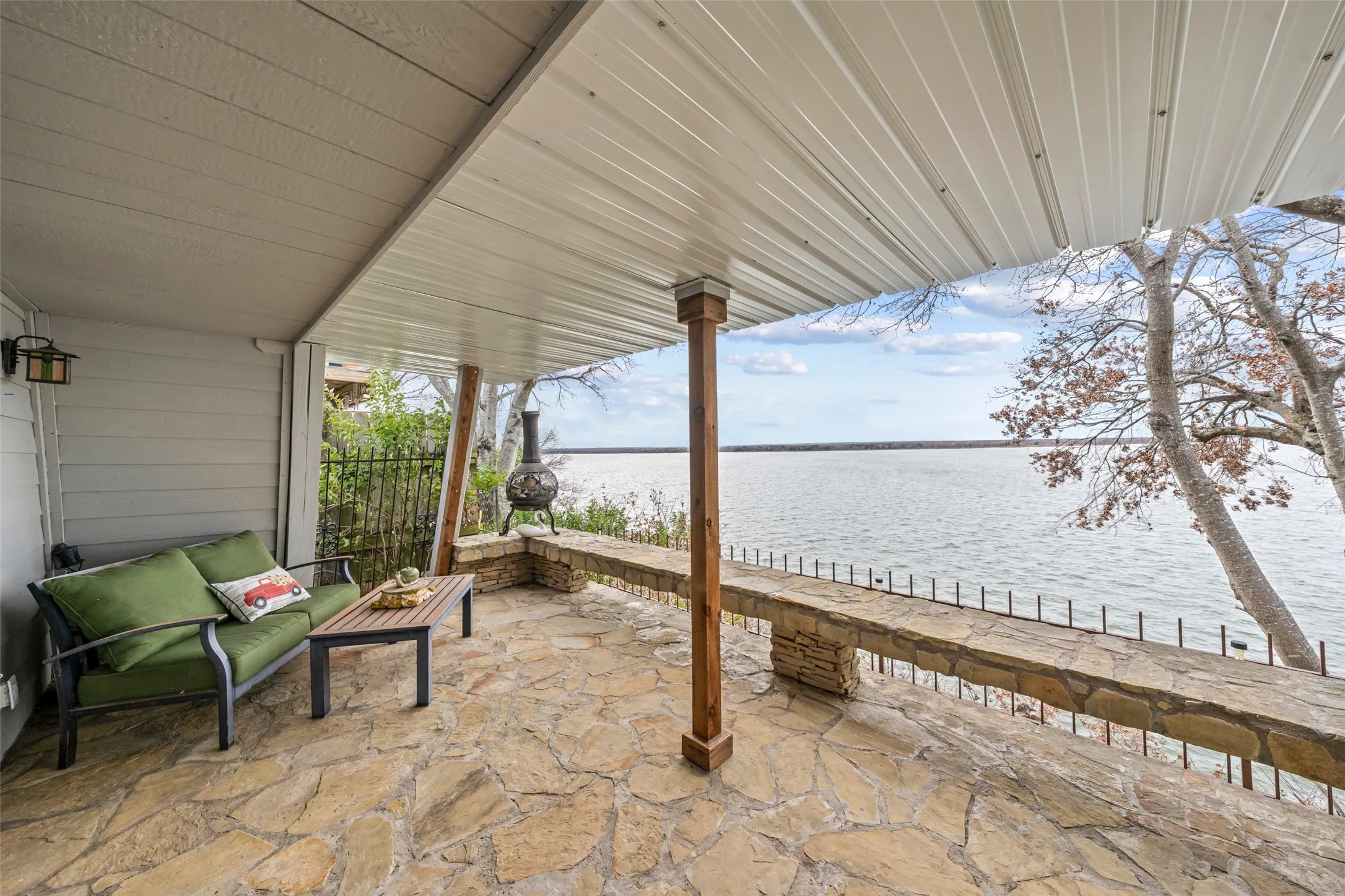 Single Family Residence For Sale in Hill County , 107 Private Road 132, Whitney, Texas 76692, 3 Bedroom, 2 Bathroom, 2 Garage spaces, 1,829 Sqft, built in 1979, mls#21146994, Real Estate Agent in Whitney, Homes For Sale in Hill county, Homes For Sale in Whitney, Realtor in Whitney Texas, Real Estate Brokerage Independent Realty Texas, Luminita Cordes Realtor