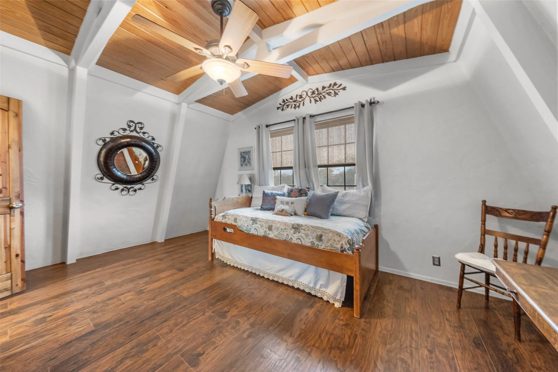 Single Family Residence For Sale in Hill County , 107 Private Road 132, Whitney, Texas 76692, 3 Bedroom, 2 Bathroom, 2 Garage spaces, 1,829 Sqft, built in 1979, mls#21146994, Real Estate Agent in Whitney, Homes For Sale in Hill county, Homes For Sale in Whitney, Realtor in Whitney Texas, Real Estate Brokerage Independent Realty Texas, Luminita Cordes Realtor