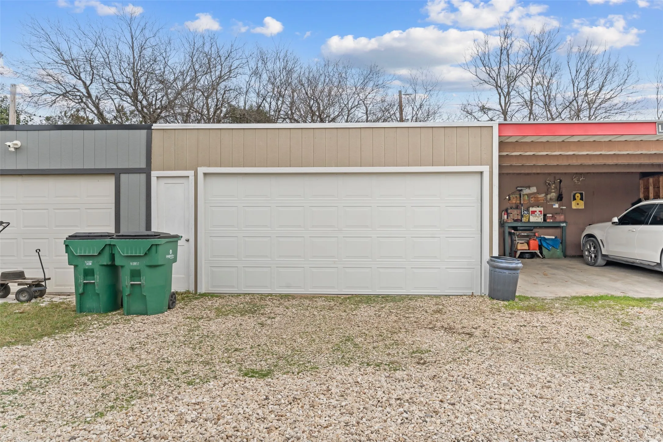 Single Family Residence For Sale in Hill County , 107 Private Road 132, Whitney, Texas 76692, 3 Bedroom, 2 Bathroom, 2 Garage spaces, 1,829 Sqft, built in 1979, mls#21146994, Real Estate Agent in Whitney, Homes For Sale in Hill county, Homes For Sale in Whitney, Realtor in Whitney Texas, Real Estate Brokerage Independent Realty Texas, Luminita Cordes Realtor