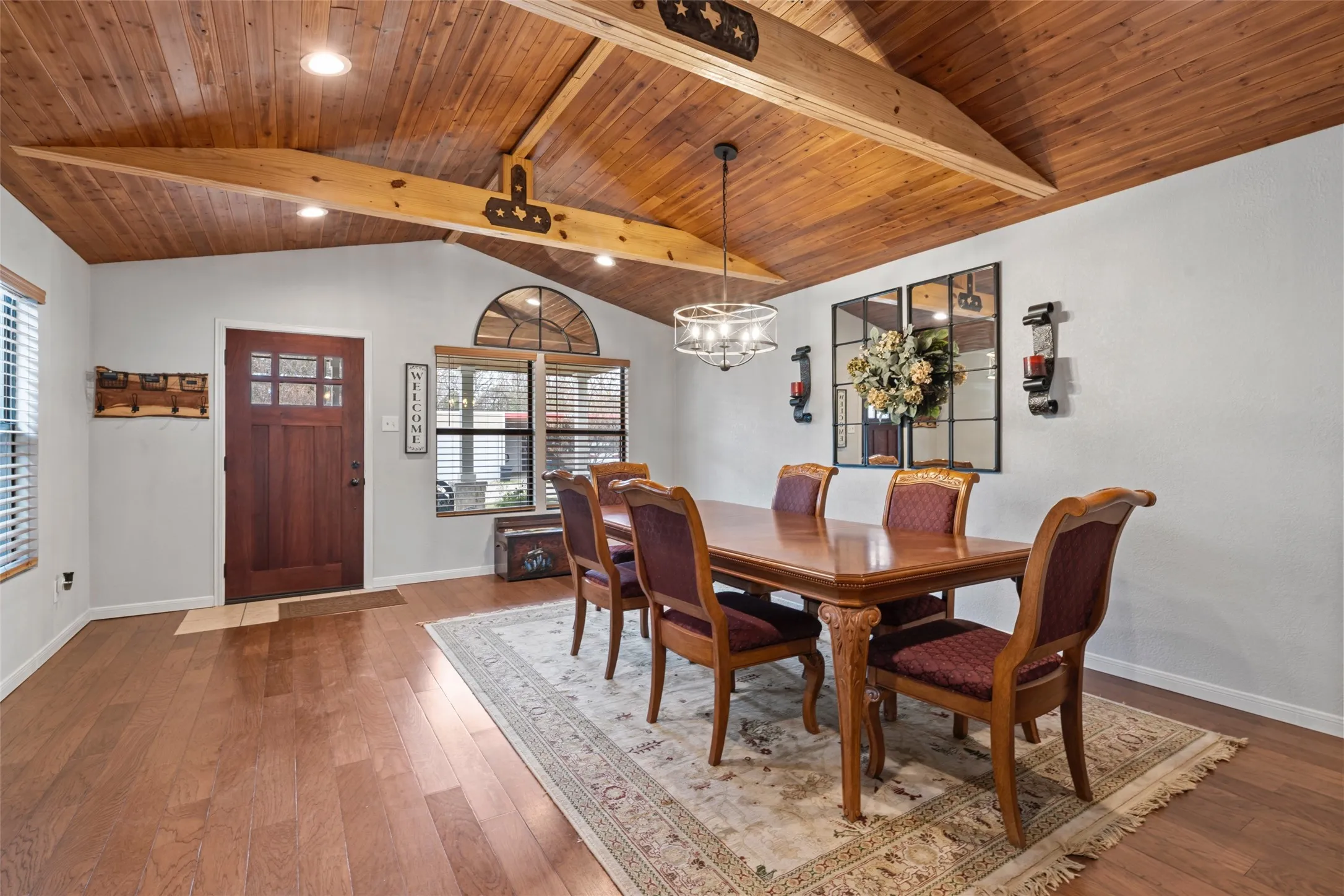 Single Family Residence For Sale in Hill County , 107 Private Road 132, Whitney, Texas 76692, 3 Bedroom, 2 Bathroom, 2 Garage spaces, 1,829 Sqft, built in 1979, mls#21146994, Real Estate Agent in Whitney, Homes For Sale in Hill county, Homes For Sale in Whitney, Realtor in Whitney Texas, Real Estate Brokerage Independent Realty Texas, Luminita Cordes Realtor