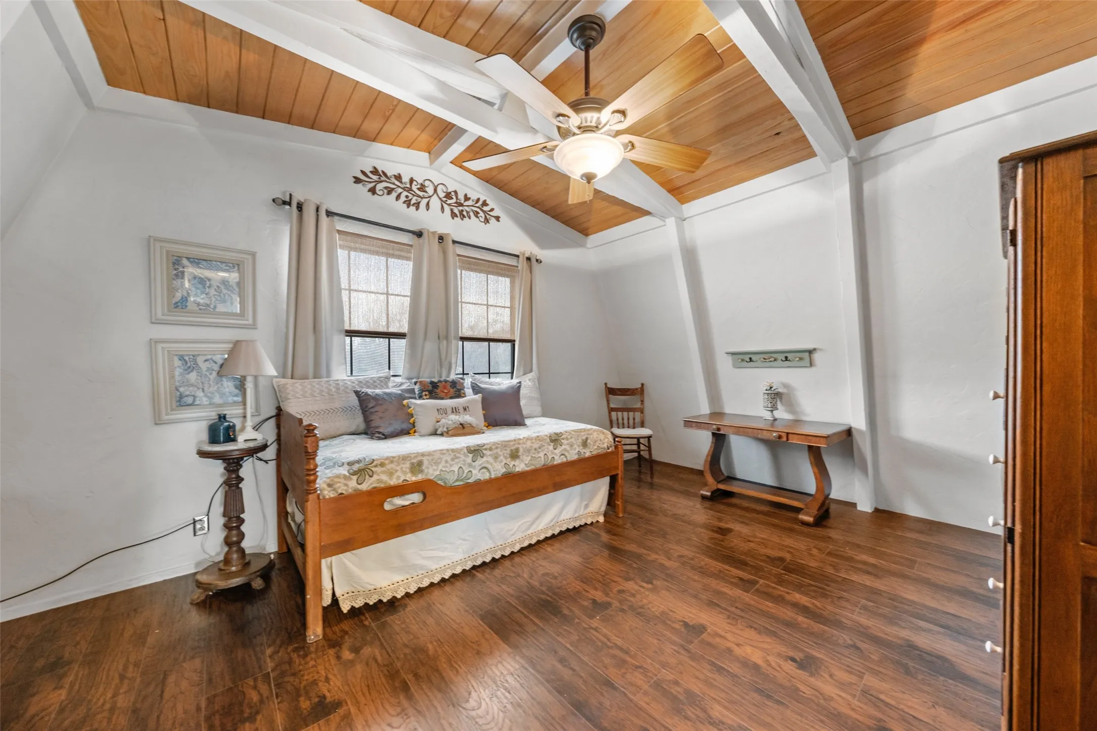 Single Family Residence For Sale in Hill County , 107 Private Road 132, Whitney, Texas 76692, 3 Bedroom, 2 Bathroom, 2 Garage spaces, 1,829 Sqft, built in 1979, mls#21146994, Real Estate Agent in Whitney, Homes For Sale in Hill county, Homes For Sale in Whitney, Realtor in Whitney Texas, Real Estate Brokerage Independent Realty Texas, Luminita Cordes Realtor
