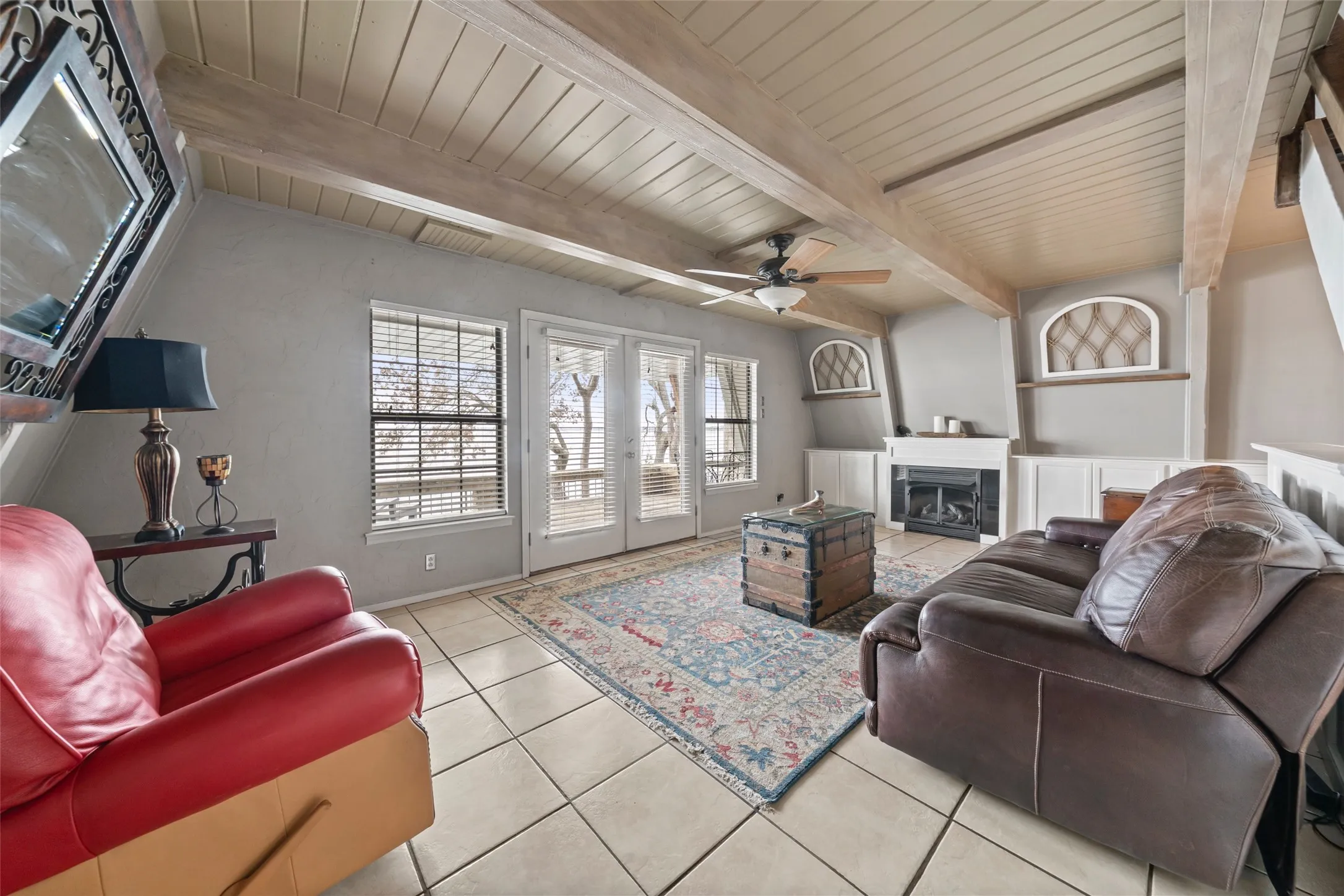 Single Family Residence For Sale in Hill County , 107 Private Road 132, Whitney, Texas 76692, 3 Bedroom, 2 Bathroom, 2 Garage spaces, 1,829 Sqft, built in 1979, mls#21146994, Real Estate Agent in Whitney, Homes For Sale in Hill county, Homes For Sale in Whitney, Realtor in Whitney Texas, Real Estate Brokerage Independent Realty Texas, Luminita Cordes Realtor