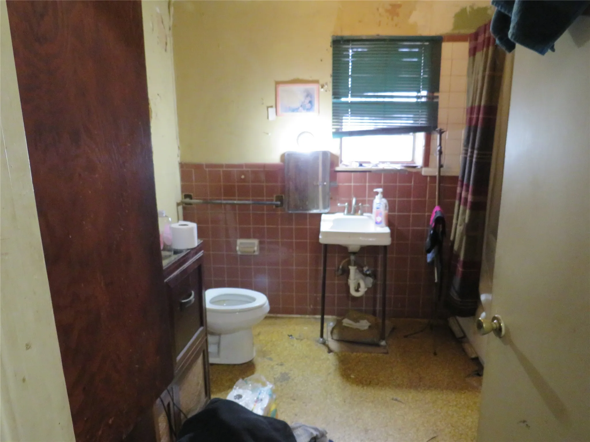 Single Family Residence For Sale in Dallas County , 3638 Cleveland Street, Dallas, Texas 75215, 3 Bedrooms, 2 Bathrooms, Garage spaces, 1,956 Sqft, built in 1926, Preowned, Price $195,000, mls#21149981, Real Estate Agent in Dallas, Homes For Sale in Dallas county, Homes For Sale in Dallas, Realtor in Dallas Texas, Real Estate Brokerage Independent Realty Texas, Luminita Cordes Realtor