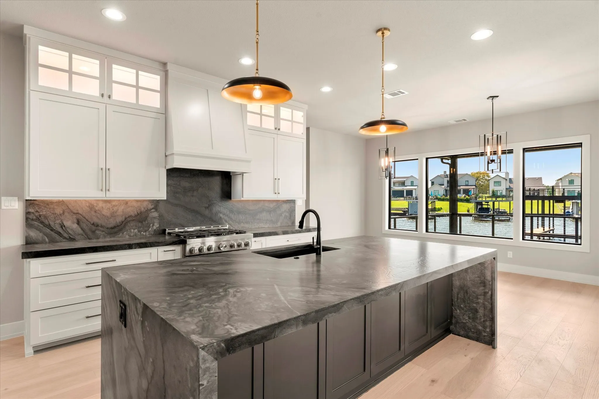 Single Family Residence For Sale in Henderson County , 2565 Groves Court, Tool, Texas 75143, 6 Bedroom, 5 Bathroom, 2 Garage spaces, 3,751 Sqft, built in 2025, New Construction - Complete, mls#21149847, Real Estate Agent in Tool, Homes For Sale in Henderson county, Homes For Sale in Tool, Realtor in Tool Texas, Real Estate Brokerage Independent Realty Texas, Luminita Cordes Realtor