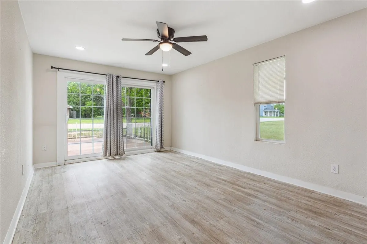 Single Family Residence For Sale in Mc Lennan County , 310 Garfield Street, Mc Gregor, Texas 76657, 4 Bedroom, 3 Bathroom, Garage spaces, 2,345 Sqft, built in 1970, mls#21146436, Real Estate Agent in Mc Gregor, Homes For Sale in Mc Lennan county, Homes For Sale in Mc Gregor, Realtor in Mc Gregor Texas, Real Estate Brokerage Independent Realty Texas, Luminita Cordes Realtor