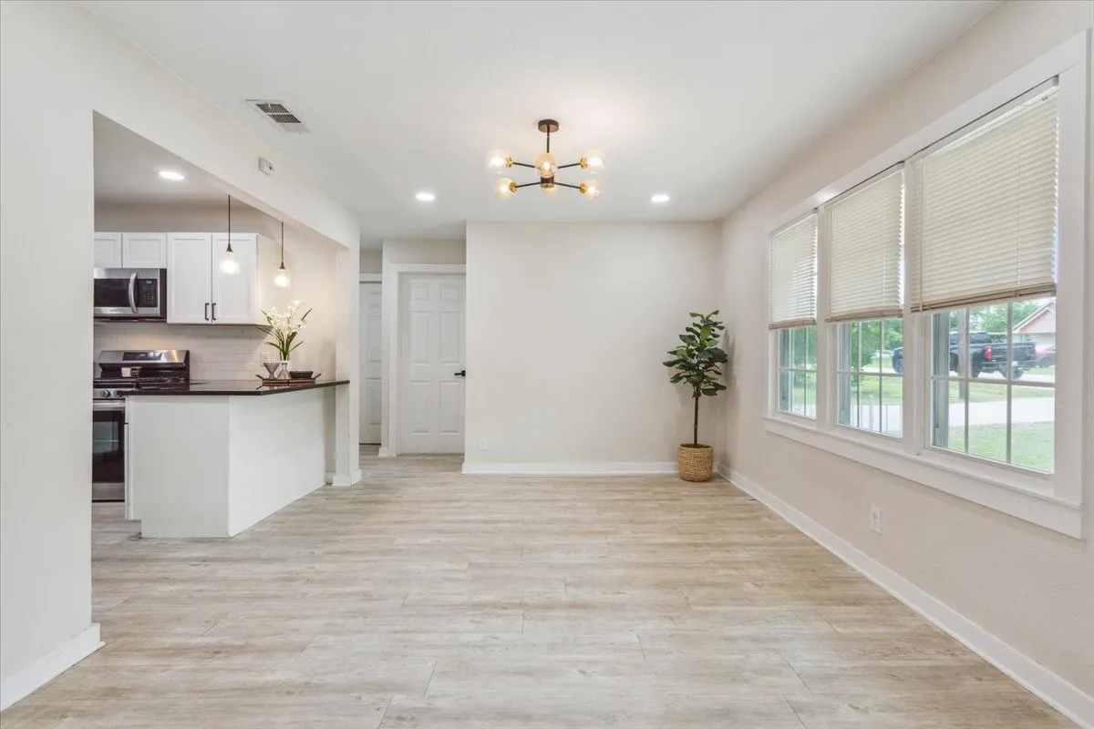 Single Family Residence For Sale in Mc Lennan County , 310 Garfield Street, Mc Gregor, Texas 76657, 4 Bedroom, 3 Bathroom, Garage spaces, 2,345 Sqft, built in 1970, mls#21146436, Real Estate Agent in Mc Gregor, Homes For Sale in Mc Lennan county, Homes For Sale in Mc Gregor, Realtor in Mc Gregor Texas, Real Estate Brokerage Independent Realty Texas, Luminita Cordes Realtor