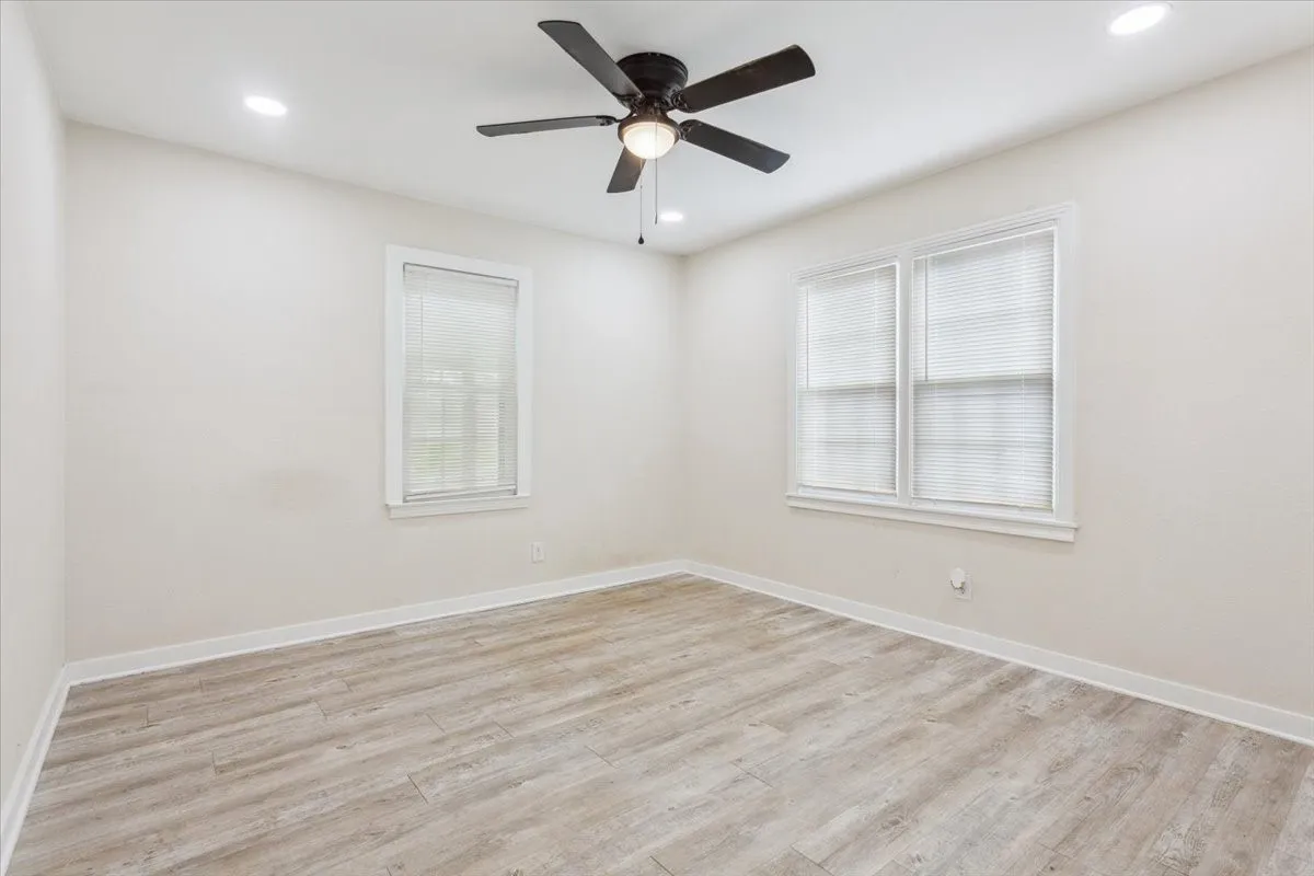 Single Family Residence For Sale in Mc Lennan County , 310 Garfield Street, Mc Gregor, Texas 76657, 4 Bedroom, 3 Bathroom, Garage spaces, 2,345 Sqft, built in 1970, mls#21146436, Real Estate Agent in Mc Gregor, Homes For Sale in Mc Lennan county, Homes For Sale in Mc Gregor, Realtor in Mc Gregor Texas, Real Estate Brokerage Independent Realty Texas, Luminita Cordes Realtor