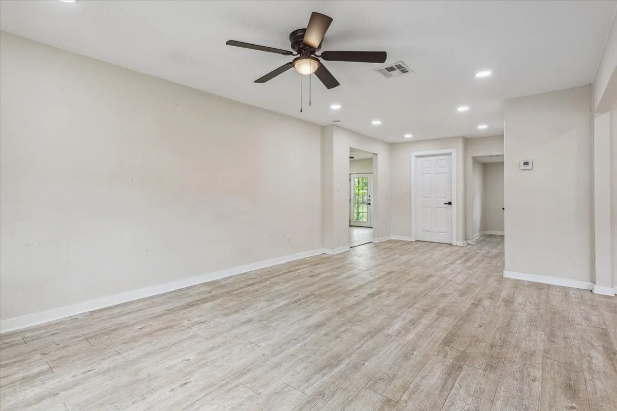 Single Family Residence For Sale in Mc Lennan County , 310 Garfield Street, Mc Gregor, Texas 76657, 4 Bedroom, 3 Bathroom, Garage spaces, 2,345 Sqft, built in 1970, mls#21146436, Real Estate Agent in Mc Gregor, Homes For Sale in Mc Lennan county, Homes For Sale in Mc Gregor, Realtor in Mc Gregor Texas, Real Estate Brokerage Independent Realty Texas, Luminita Cordes Realtor