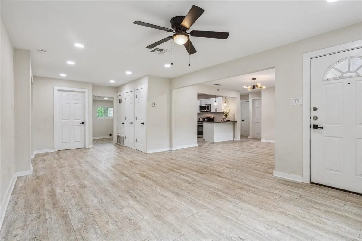 Single Family Residence For Sale in Mc Lennan County , 310 Garfield Street, Mc Gregor, Texas 76657, 4 Bedroom, 3 Bathroom, Garage spaces, 2,345 Sqft, built in 1970, mls#21146436, Real Estate Agent in Mc Gregor, Homes For Sale in Mc Lennan county, Homes For Sale in Mc Gregor, Realtor in Mc Gregor Texas, Real Estate Brokerage Independent Realty Texas, Luminita Cordes Realtor