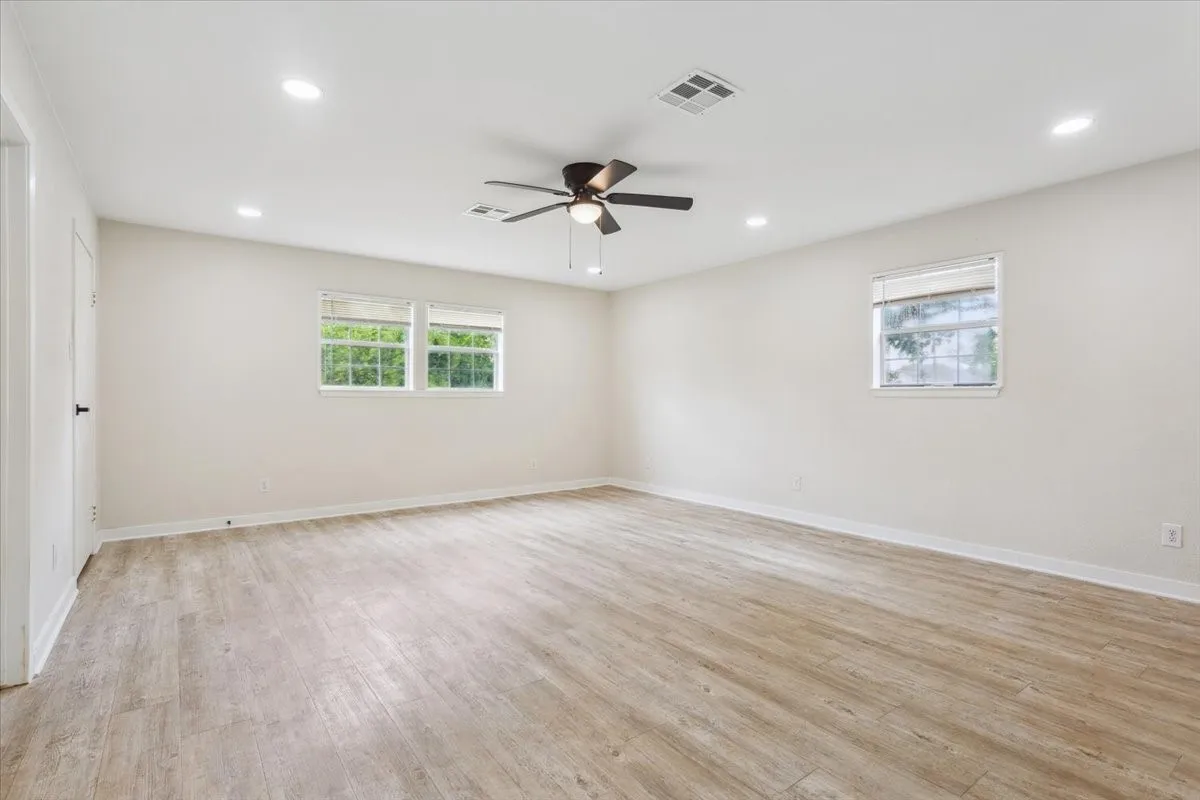 Single Family Residence For Sale in Mc Lennan County , 310 Garfield Street, Mc Gregor, Texas 76657, 4 Bedroom, 3 Bathroom, Garage spaces, 2,345 Sqft, built in 1970, mls#21146436, Real Estate Agent in Mc Gregor, Homes For Sale in Mc Lennan county, Homes For Sale in Mc Gregor, Realtor in Mc Gregor Texas, Real Estate Brokerage Independent Realty Texas, Luminita Cordes Realtor
