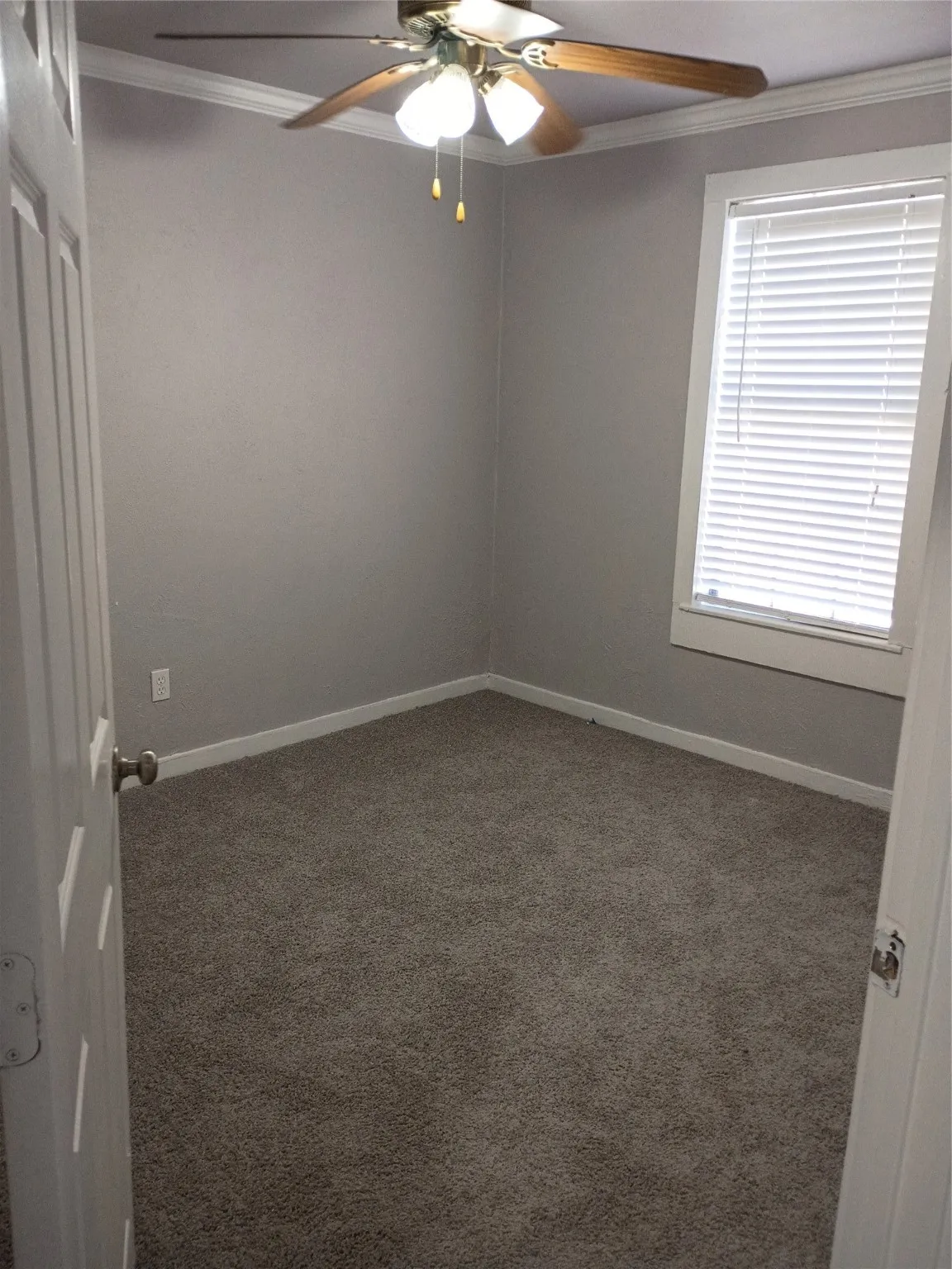 Single Family Residence For Sale in Ellis County , 208 Almond Street, Waxahachie, Texas 75165, 3 Bedroom, 2 Bathroom, Garage spaces, 1,520 Sqft, built in 1950, Preowned, mls#21150204, Real Estate Agent in Waxahachie, Homes For Sale in Ellis county, Homes For Sale in Waxahachie, Realtor in Waxahachie Texas, Real Estate Brokerage Independent Realty Texas, Luminita Cordes Realtor