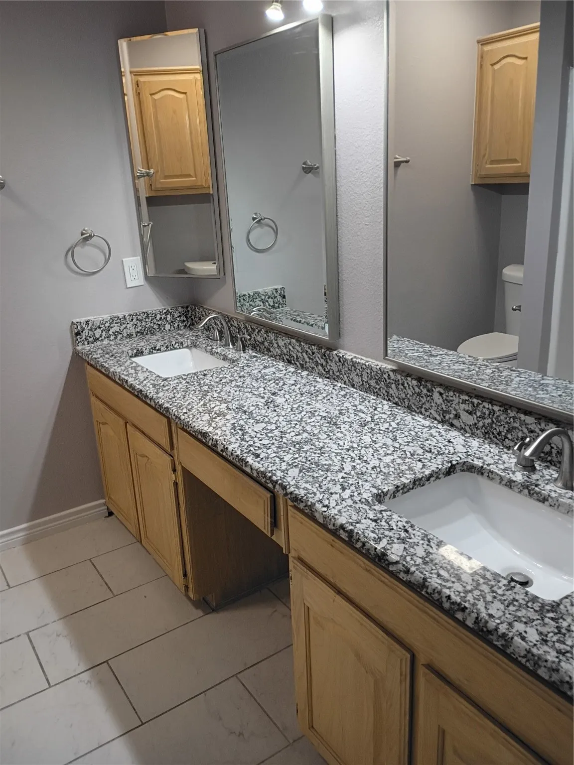 Single Family Residence For Sale in Ellis County , 208 Almond Street, Waxahachie, Texas 75165, 3 Bedroom, 2 Bathroom, Garage spaces, 1,520 Sqft, built in 1950, Preowned, mls#21150204, Real Estate Agent in Waxahachie, Homes For Sale in Ellis county, Homes For Sale in Waxahachie, Realtor in Waxahachie Texas, Real Estate Brokerage Independent Realty Texas, Luminita Cordes Realtor