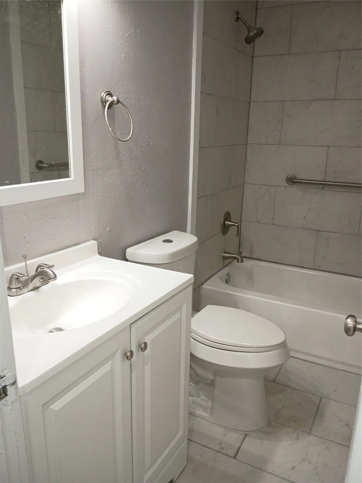 Single Family Residence For Sale in Ellis County , 208 Almond Street, Waxahachie, Texas 75165, 3 Bedroom, 2 Bathroom, Garage spaces, 1,520 Sqft, built in 1950, Preowned, mls#21150204, Real Estate Agent in Waxahachie, Homes For Sale in Ellis county, Homes For Sale in Waxahachie, Realtor in Waxahachie Texas, Real Estate Brokerage Independent Realty Texas, Luminita Cordes Realtor