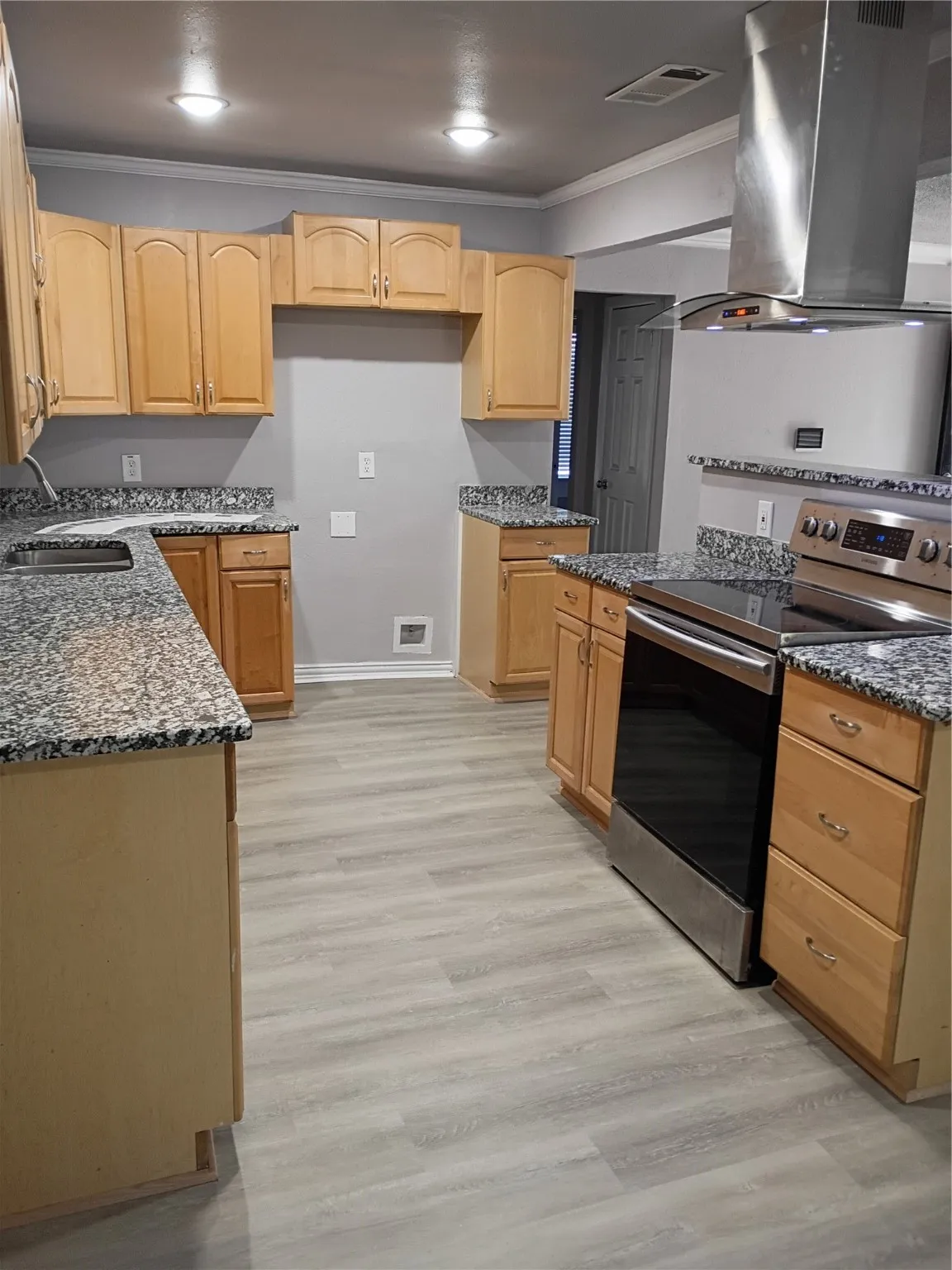 Single Family Residence For Sale in Ellis County , 208 Almond Street, Waxahachie, Texas 75165, 3 Bedroom, 2 Bathroom, Garage spaces, 1,520 Sqft, built in 1950, Preowned, mls#21150204, Real Estate Agent in Waxahachie, Homes For Sale in Ellis county, Homes For Sale in Waxahachie, Realtor in Waxahachie Texas, Real Estate Brokerage Independent Realty Texas, Luminita Cordes Realtor