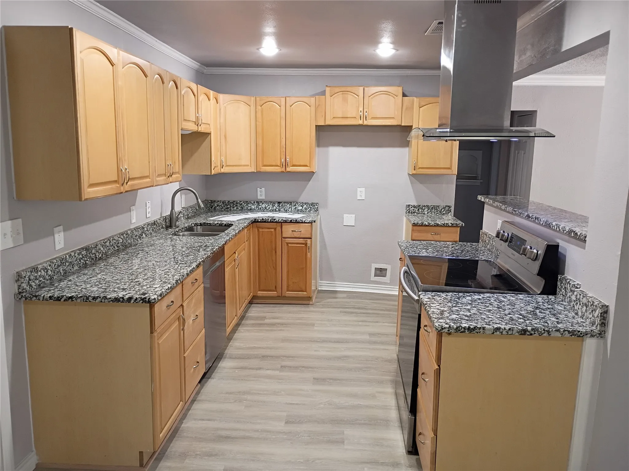 Single Family Residence For Sale in Ellis County , 208 Almond Street, Waxahachie, Texas 75165, 3 Bedroom, 2 Bathroom, Garage spaces, 1,520 Sqft, built in 1950, Preowned, mls#21150204, Real Estate Agent in Waxahachie, Homes For Sale in Ellis county, Homes For Sale in Waxahachie, Realtor in Waxahachie Texas, Real Estate Brokerage Independent Realty Texas, Luminita Cordes Realtor