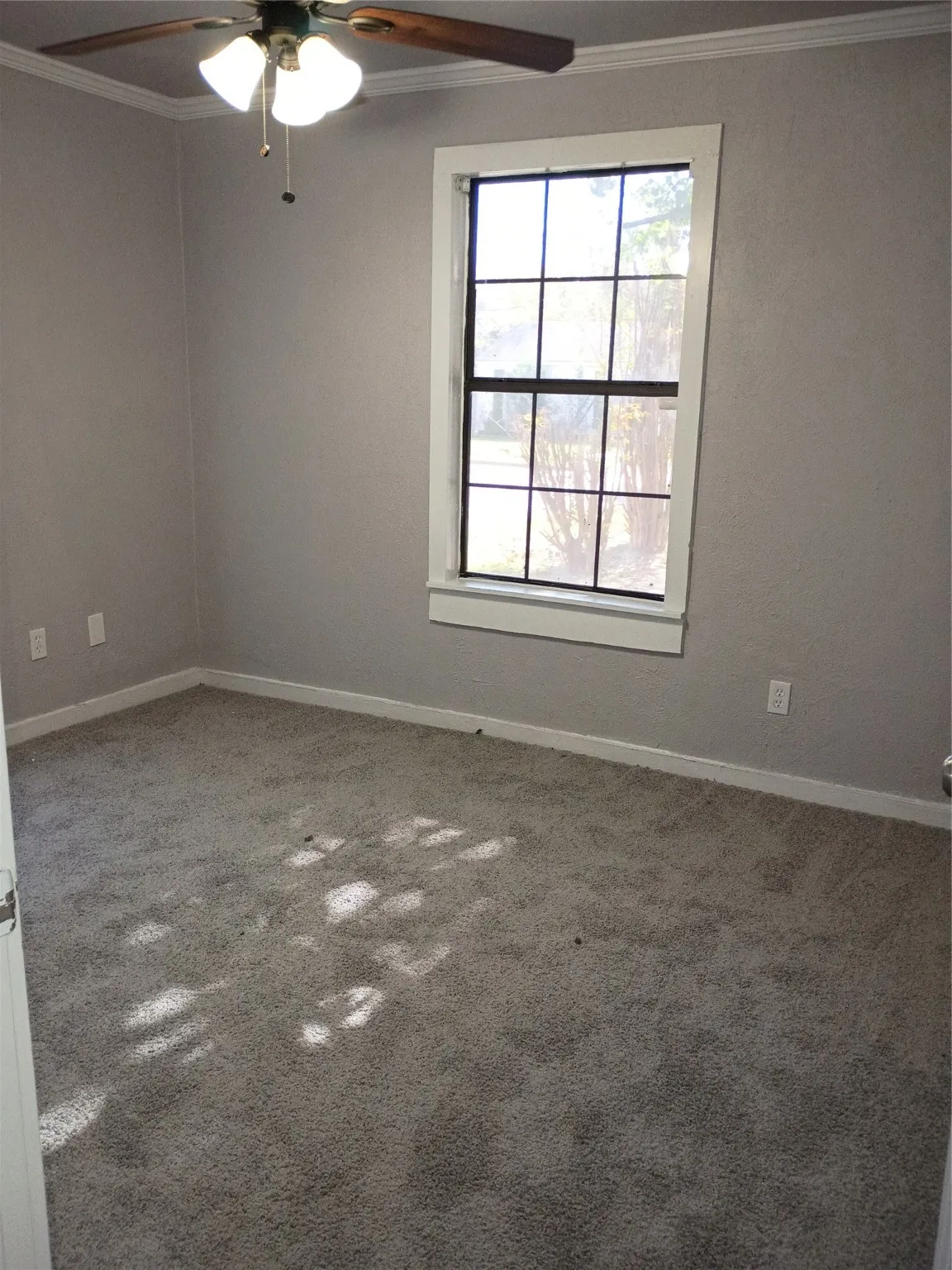 Single Family Residence For Sale in Ellis County , 208 Almond Street, Waxahachie, Texas 75165, 3 Bedroom, 2 Bathroom, Garage spaces, 1,520 Sqft, built in 1950, Preowned, mls#21150204, Real Estate Agent in Waxahachie, Homes For Sale in Ellis county, Homes For Sale in Waxahachie, Realtor in Waxahachie Texas, Real Estate Brokerage Independent Realty Texas, Luminita Cordes Realtor