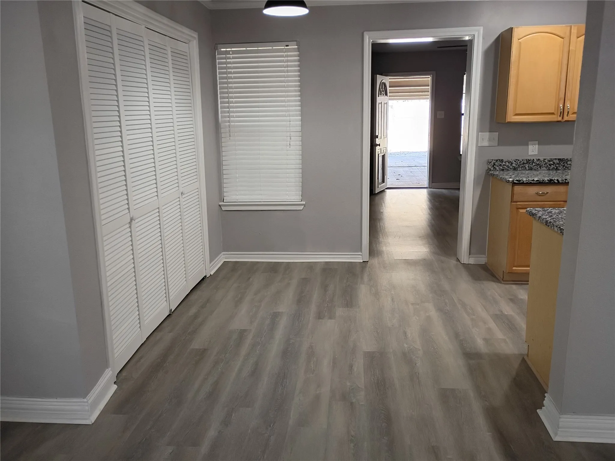 Single Family Residence For Sale in Ellis County , 208 Almond Street, Waxahachie, Texas 75165, 3 Bedroom, 2 Bathroom, Garage spaces, 1,520 Sqft, built in 1950, Preowned, mls#21150204, Real Estate Agent in Waxahachie, Homes For Sale in Ellis county, Homes For Sale in Waxahachie, Realtor in Waxahachie Texas, Real Estate Brokerage Independent Realty Texas, Luminita Cordes Realtor