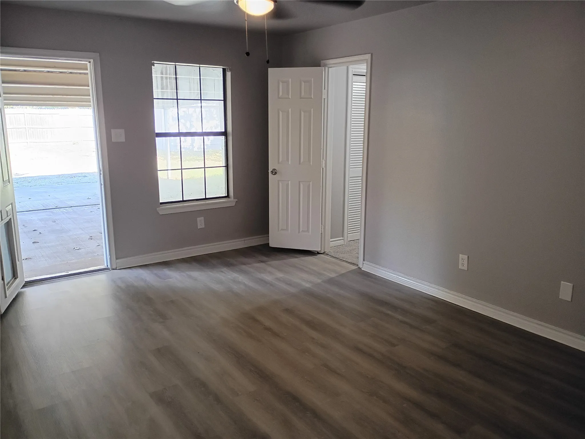 Single Family Residence For Sale in Ellis County , 208 Almond Street, Waxahachie, Texas 75165, 3 Bedroom, 2 Bathroom, Garage spaces, 1,520 Sqft, built in 1950, Preowned, mls#21150204, Real Estate Agent in Waxahachie, Homes For Sale in Ellis county, Homes For Sale in Waxahachie, Realtor in Waxahachie Texas, Real Estate Brokerage Independent Realty Texas, Luminita Cordes Realtor