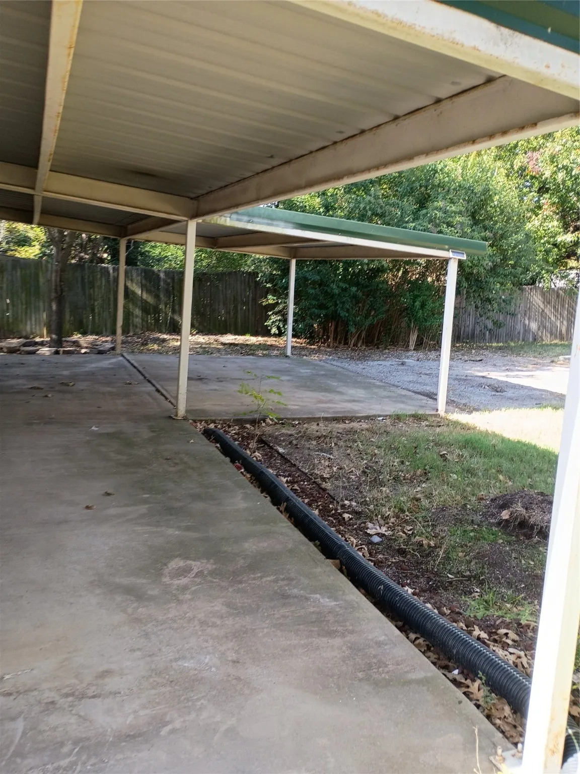 Single Family Residence For Sale in Ellis County , 208 Almond Street, Waxahachie, Texas 75165, 3 Bedroom, 2 Bathroom, Garage spaces, 1,520 Sqft, built in 1950, Preowned, mls#21150204, Real Estate Agent in Waxahachie, Homes For Sale in Ellis county, Homes For Sale in Waxahachie, Realtor in Waxahachie Texas, Real Estate Brokerage Independent Realty Texas, Luminita Cordes Realtor
