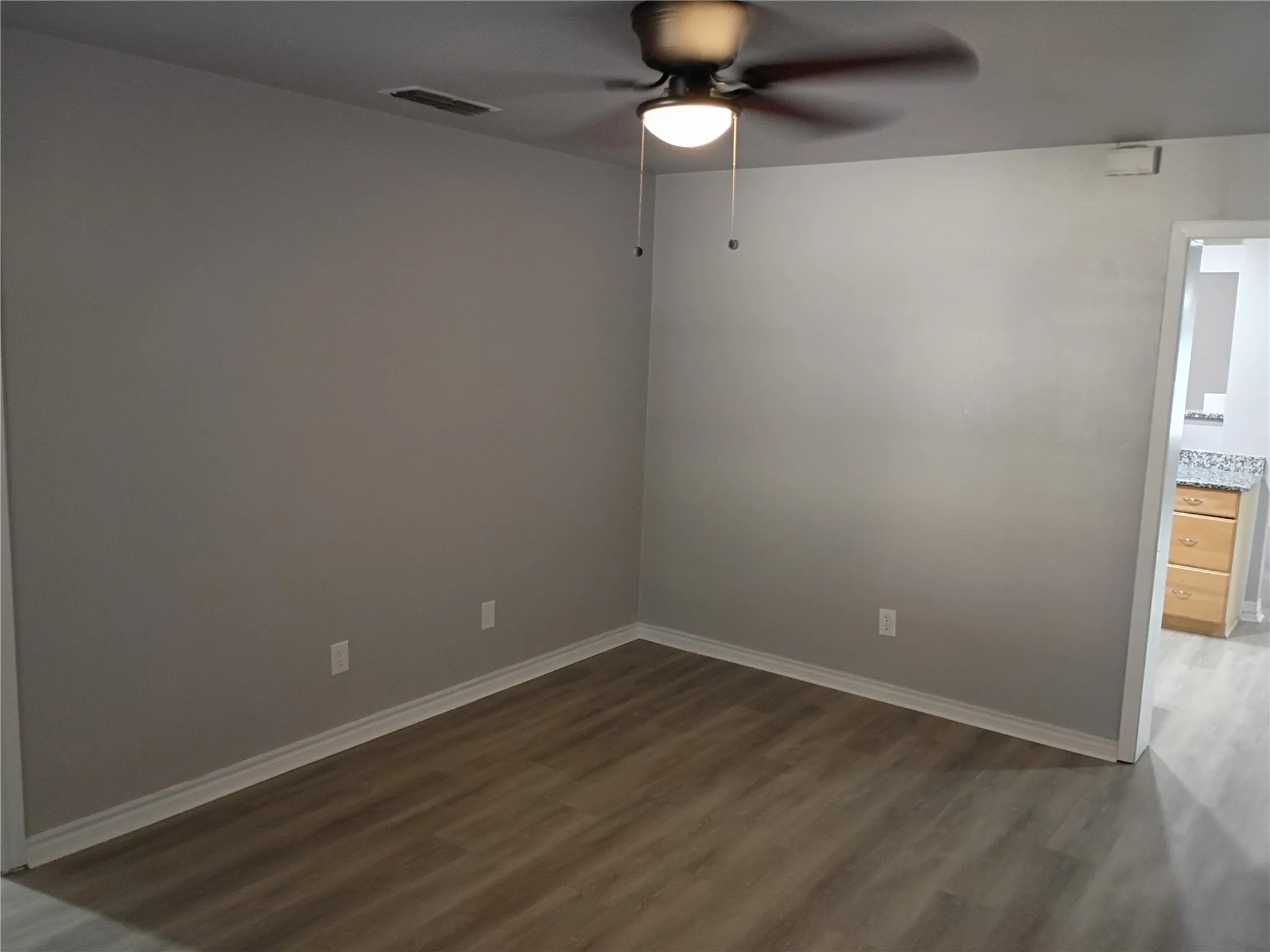 Single Family Residence For Sale in Ellis County , 208 Almond Street, Waxahachie, Texas 75165, 3 Bedroom, 2 Bathroom, Garage spaces, 1,520 Sqft, built in 1950, Preowned, mls#21150204, Real Estate Agent in Waxahachie, Homes For Sale in Ellis county, Homes For Sale in Waxahachie, Realtor in Waxahachie Texas, Real Estate Brokerage Independent Realty Texas, Luminita Cordes Realtor