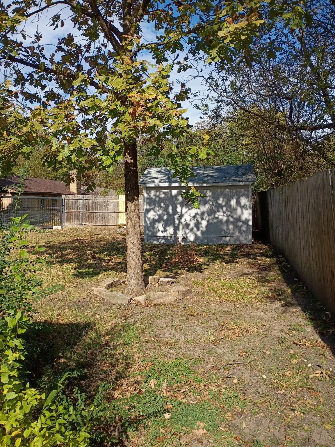 Single Family Residence For Sale in Ellis County , 208 Almond Street, Waxahachie, Texas 75165, 3 Bedroom, 2 Bathroom, Garage spaces, 1,520 Sqft, built in 1950, Preowned, mls#21150204, Real Estate Agent in Waxahachie, Homes For Sale in Ellis county, Homes For Sale in Waxahachie, Realtor in Waxahachie Texas, Real Estate Brokerage Independent Realty Texas, Luminita Cordes Realtor