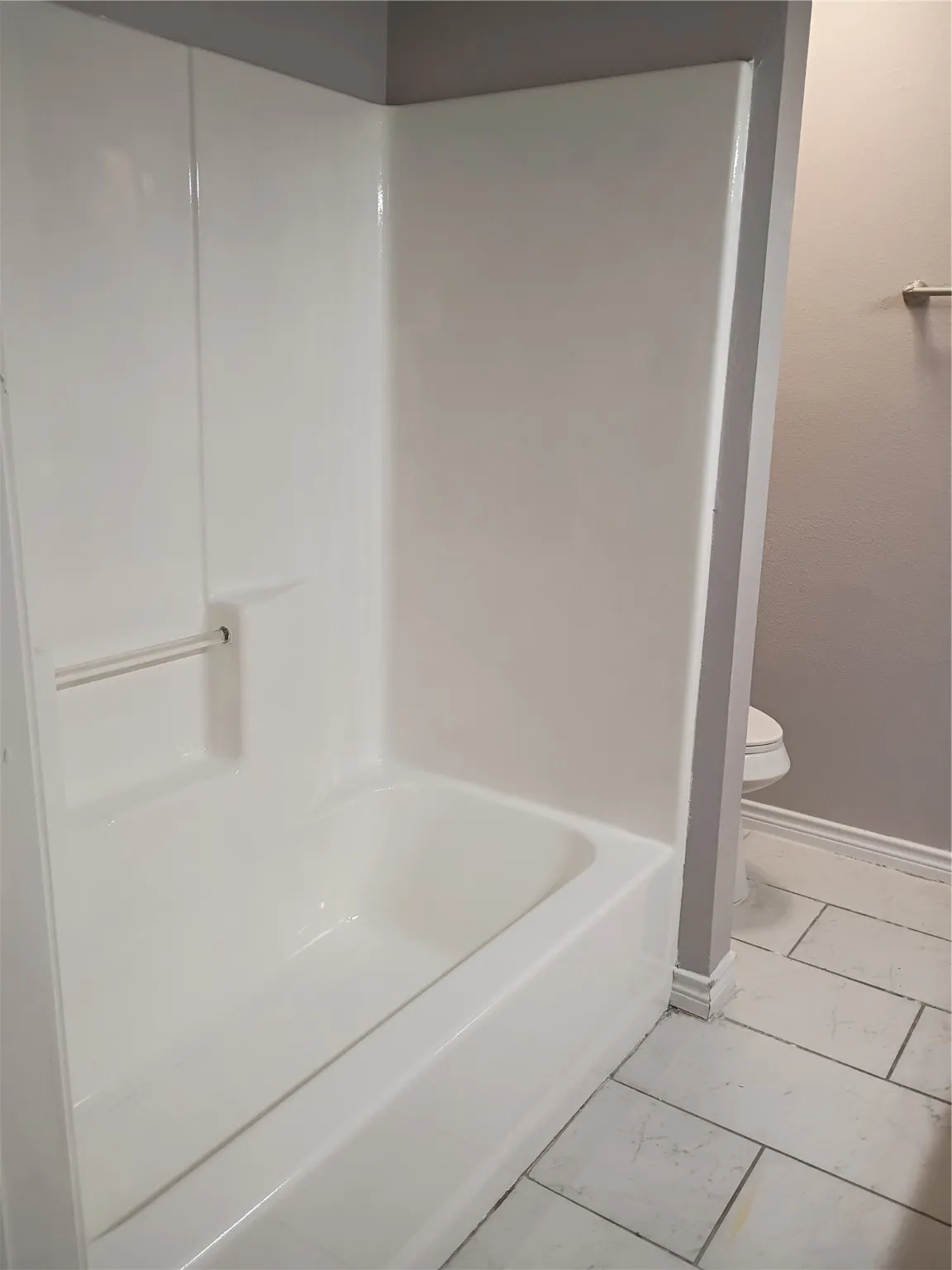 Single Family Residence For Sale in Ellis County , 208 Almond Street, Waxahachie, Texas 75165, 3 Bedroom, 2 Bathroom, Garage spaces, 1,520 Sqft, built in 1950, Preowned, mls#21150204, Real Estate Agent in Waxahachie, Homes For Sale in Ellis county, Homes For Sale in Waxahachie, Realtor in Waxahachie Texas, Real Estate Brokerage Independent Realty Texas, Luminita Cordes Realtor