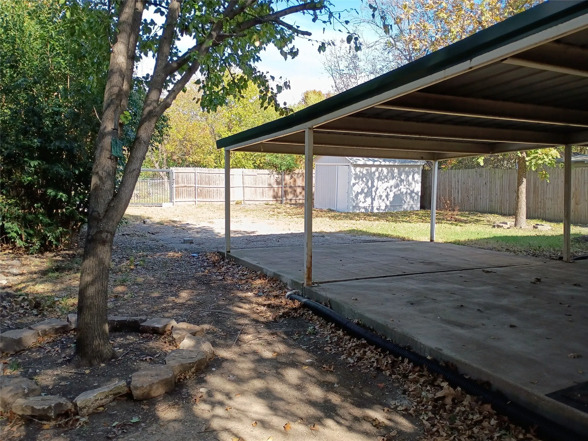 Single Family Residence For Sale in Ellis County , 208 Almond Street, Waxahachie, Texas 75165, 3 Bedroom, 2 Bathroom, Garage spaces, 1,520 Sqft, built in 1950, Preowned, mls#21150204, Real Estate Agent in Waxahachie, Homes For Sale in Ellis county, Homes For Sale in Waxahachie, Realtor in Waxahachie Texas, Real Estate Brokerage Independent Realty Texas, Luminita Cordes Realtor