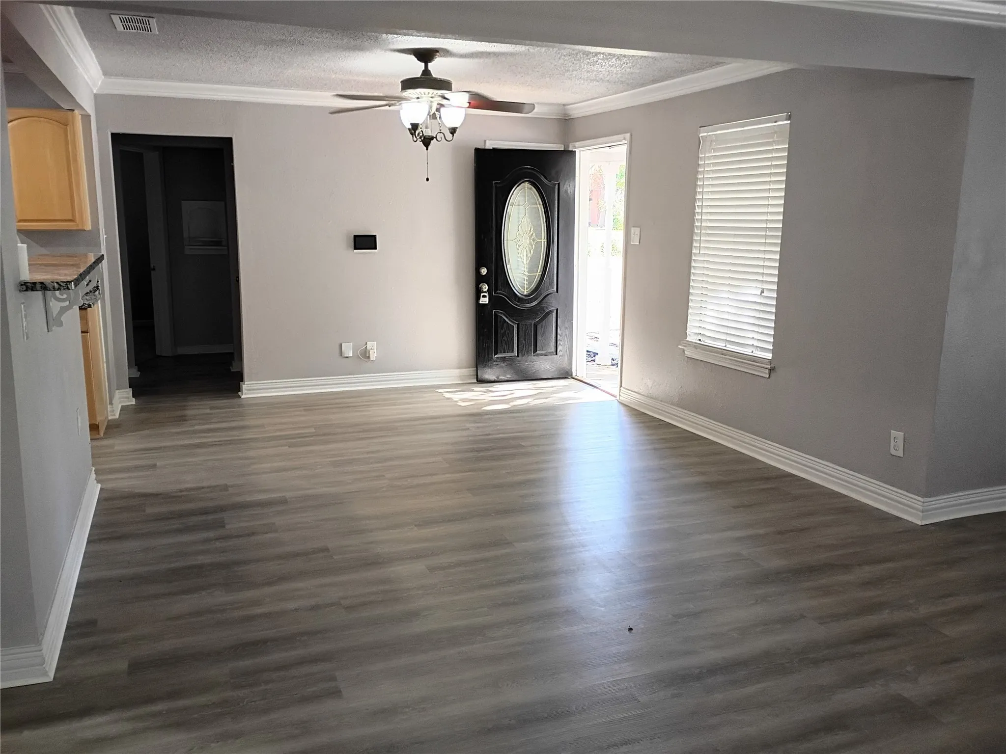 Single Family Residence For Sale in Ellis County , 208 Almond Street, Waxahachie, Texas 75165, 3 Bedroom, 2 Bathroom, Garage spaces, 1,520 Sqft, built in 1950, Preowned, mls#21150204, Real Estate Agent in Waxahachie, Homes For Sale in Ellis county, Homes For Sale in Waxahachie, Realtor in Waxahachie Texas, Real Estate Brokerage Independent Realty Texas, Luminita Cordes Realtor