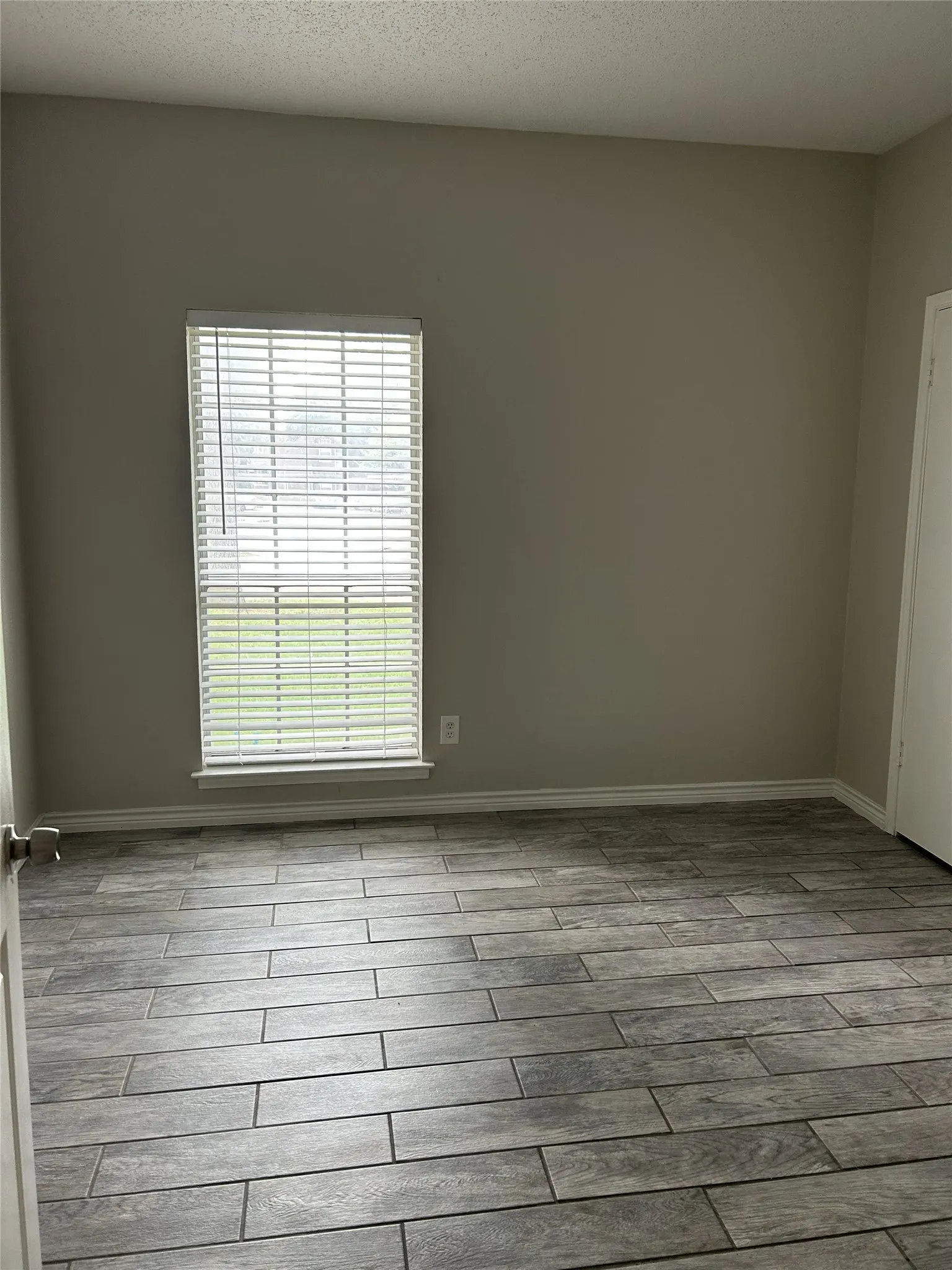 Condominium For Sale in Dallas County , 3617 W Northgate Drive 125, Irving, Texas 75062, 2 Bedroom, 2 Bathroom, 2 Garage spaces, 930 Sqft, built in 1982, mls#21147715, Real Estate Agent in Irving, Homes For Sale in Dallas county, Homes For Sale in Irving, Realtor in Irving Texas, Real Estate Brokerage Independent Realty Texas, Luminita Cordes Realtor