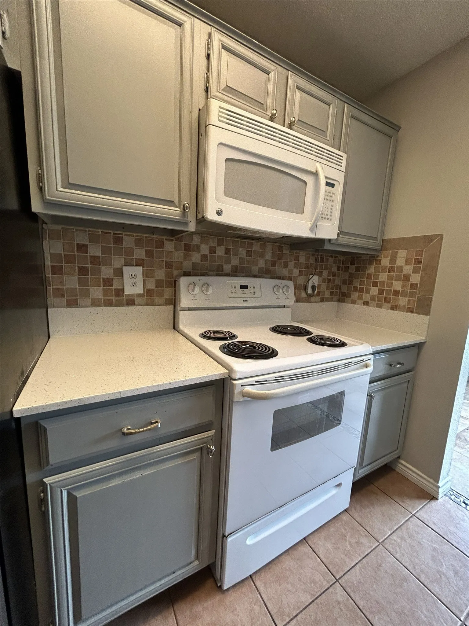 Condominium For Sale in Dallas County , 3617 W Northgate Drive 125, Irving, Texas 75062, 2 Bedroom, 2 Bathroom, 2 Garage spaces, 930 Sqft, built in 1982, mls#21147715, Real Estate Agent in Irving, Homes For Sale in Dallas county, Homes For Sale in Irving, Realtor in Irving Texas, Real Estate Brokerage Independent Realty Texas, Luminita Cordes Realtor