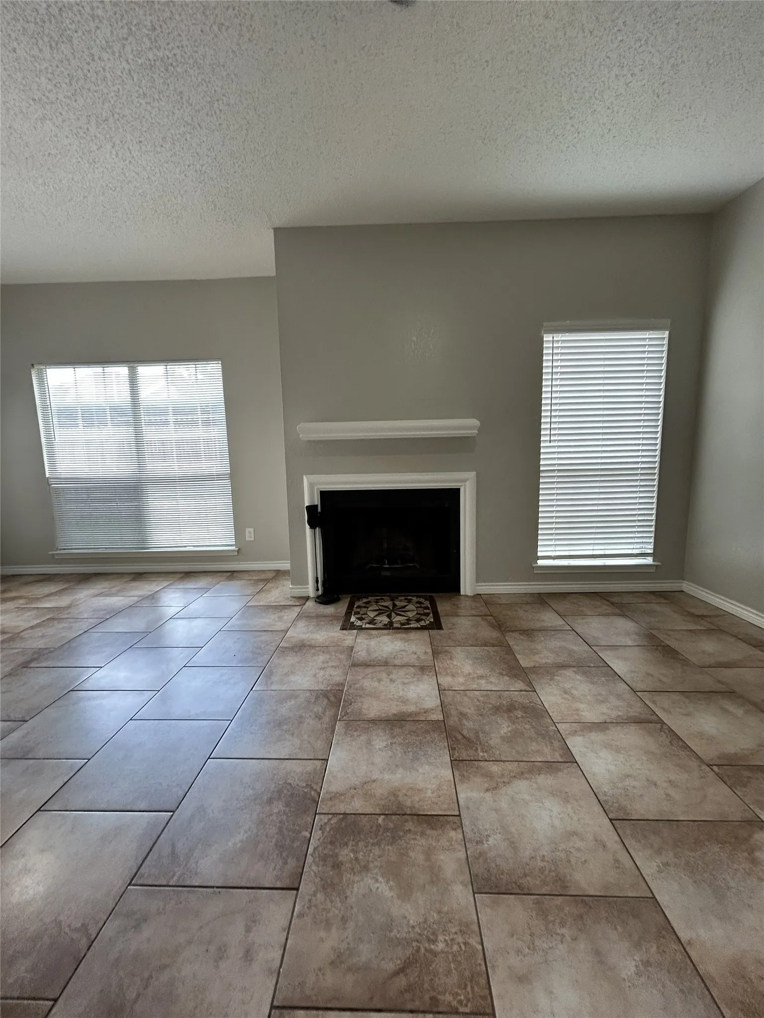 Condominium For Sale in Dallas County , 3617 W Northgate Drive 125, Irving, Texas 75062, 2 Bedroom, 2 Bathroom, 2 Garage spaces, 930 Sqft, built in 1982, mls#21147715, Real Estate Agent in Irving, Homes For Sale in Dallas county, Homes For Sale in Irving, Realtor in Irving Texas, Real Estate Brokerage Independent Realty Texas, Luminita Cordes Realtor