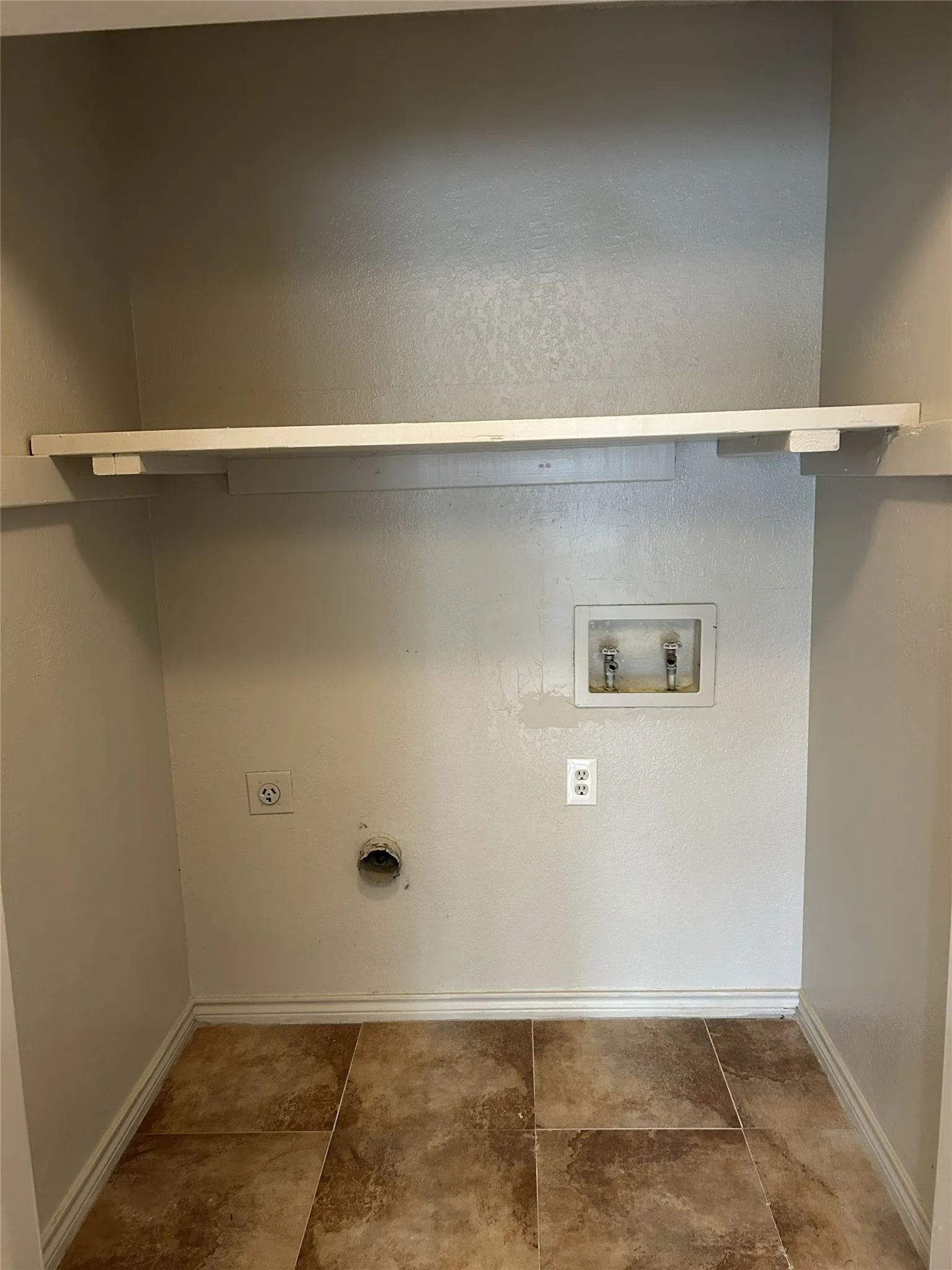 Condominium For Sale in Dallas County , 3617 W Northgate Drive 125, Irving, Texas 75062, 2 Bedroom, 2 Bathroom, 2 Garage spaces, 930 Sqft, built in 1982, mls#21147715, Real Estate Agent in Irving, Homes For Sale in Dallas county, Homes For Sale in Irving, Realtor in Irving Texas, Real Estate Brokerage Independent Realty Texas, Luminita Cordes Realtor