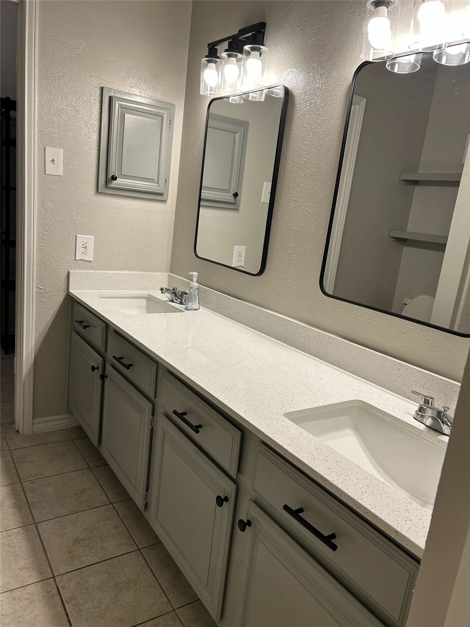 Condominium For Sale in Dallas County , 3617 W Northgate Drive 125, Irving, Texas 75062, 2 Bedroom, 2 Bathroom, 2 Garage spaces, 930 Sqft, built in 1982, mls#21147715, Real Estate Agent in Irving, Homes For Sale in Dallas county, Homes For Sale in Irving, Realtor in Irving Texas, Real Estate Brokerage Independent Realty Texas, Luminita Cordes Realtor