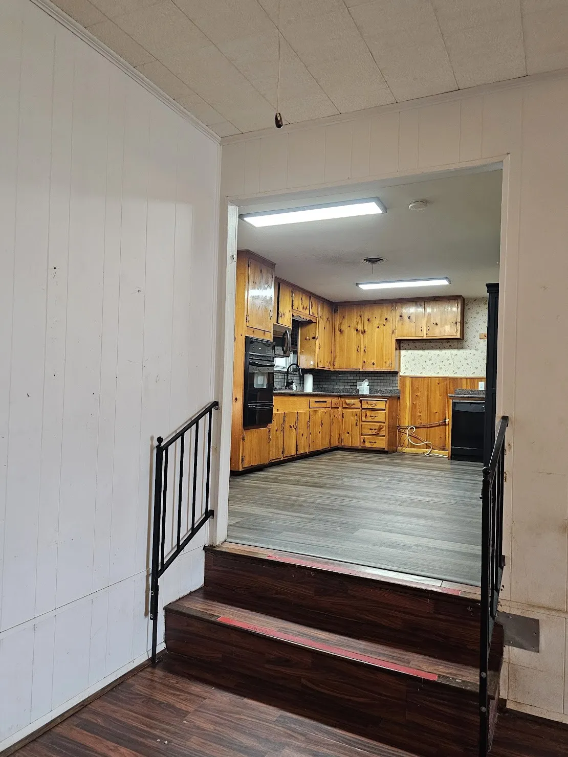 Single Family Residence For Sale in Mc Lennan County , 817 N Lacy Drive, Lacy Lakeview, Texas 76705, 3 Bedroom, 2 Bathroom, Garage spaces, 1,546 Sqft, built in 1959, Preowned, mls#21134520, Real Estate Agent in Lacy Lakeview, Homes For Sale in Mc Lennan county, Homes For Sale in Lacy Lakeview, Realtor in Lacy Lakeview Texas, Real Estate Brokerage Independent Realty Texas, Luminita Cordes Realtor