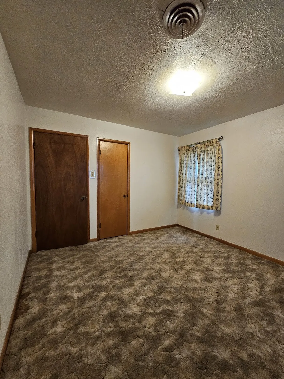 Single Family Residence For Sale in Mc Lennan County , 817 N Lacy Drive, Lacy Lakeview, Texas 76705, 3 Bedroom, 2 Bathroom, Garage spaces, 1,546 Sqft, built in 1959, Preowned, mls#21134520, Real Estate Agent in Lacy Lakeview, Homes For Sale in Mc Lennan county, Homes For Sale in Lacy Lakeview, Realtor in Lacy Lakeview Texas, Real Estate Brokerage Independent Realty Texas, Luminita Cordes Realtor