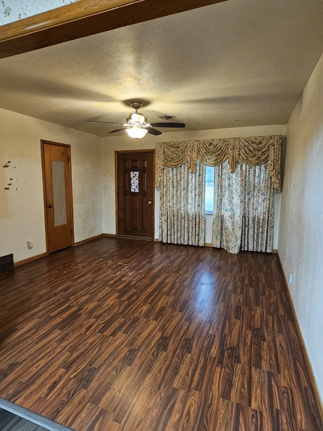 Single Family Residence For Sale in Mc Lennan County , 817 N Lacy Drive, Lacy Lakeview, Texas 76705, 3 Bedroom, 2 Bathroom, Garage spaces, 1,546 Sqft, built in 1959, Preowned, mls#21134520, Real Estate Agent in Lacy Lakeview, Homes For Sale in Mc Lennan county, Homes For Sale in Lacy Lakeview, Realtor in Lacy Lakeview Texas, Real Estate Brokerage Independent Realty Texas, Luminita Cordes Realtor