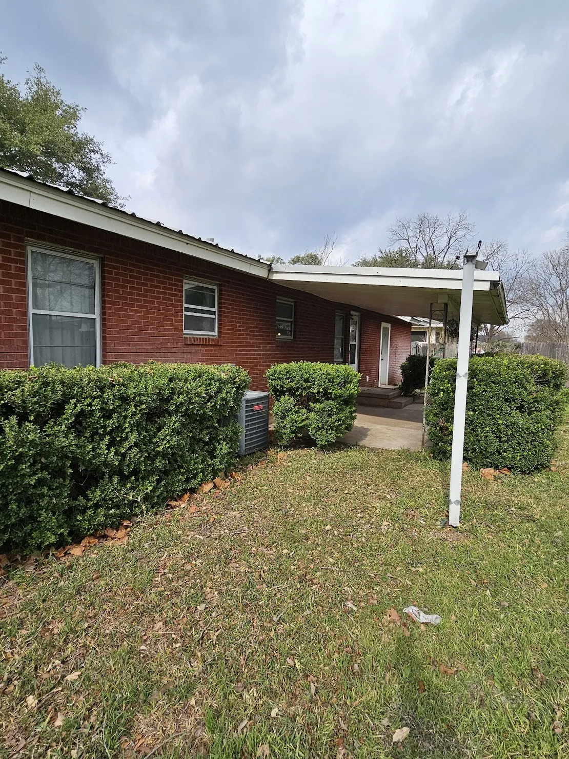 Single Family Residence For Sale in Mc Lennan County , 817 N Lacy Drive, Lacy Lakeview, Texas 76705, 3 Bedroom, 2 Bathroom, Garage spaces, 1,546 Sqft, built in 1959, Preowned, mls#21134520, Real Estate Agent in Lacy Lakeview, Homes For Sale in Mc Lennan county, Homes For Sale in Lacy Lakeview, Realtor in Lacy Lakeview Texas, Real Estate Brokerage Independent Realty Texas, Luminita Cordes Realtor